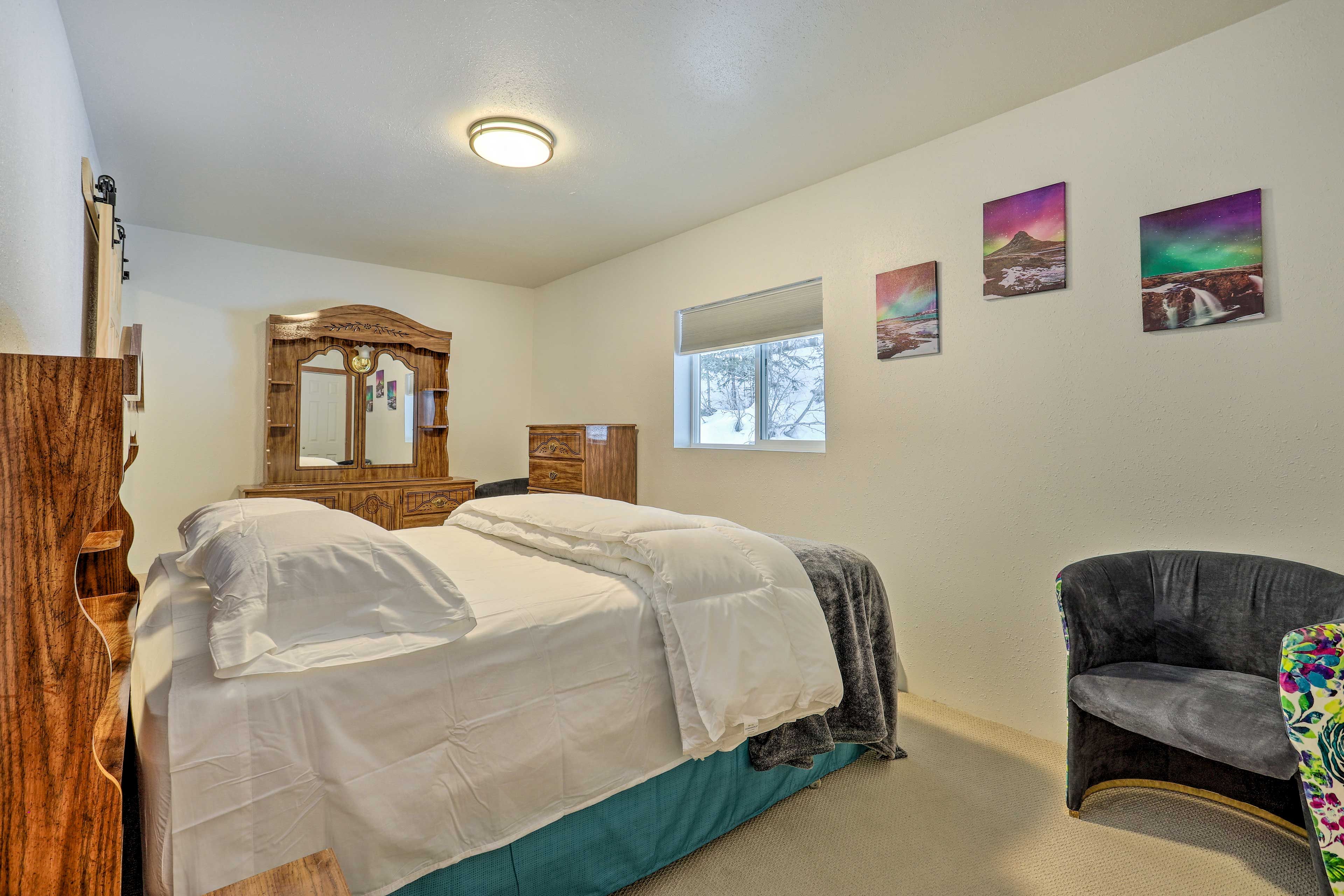 Bedroom | Queen Bed