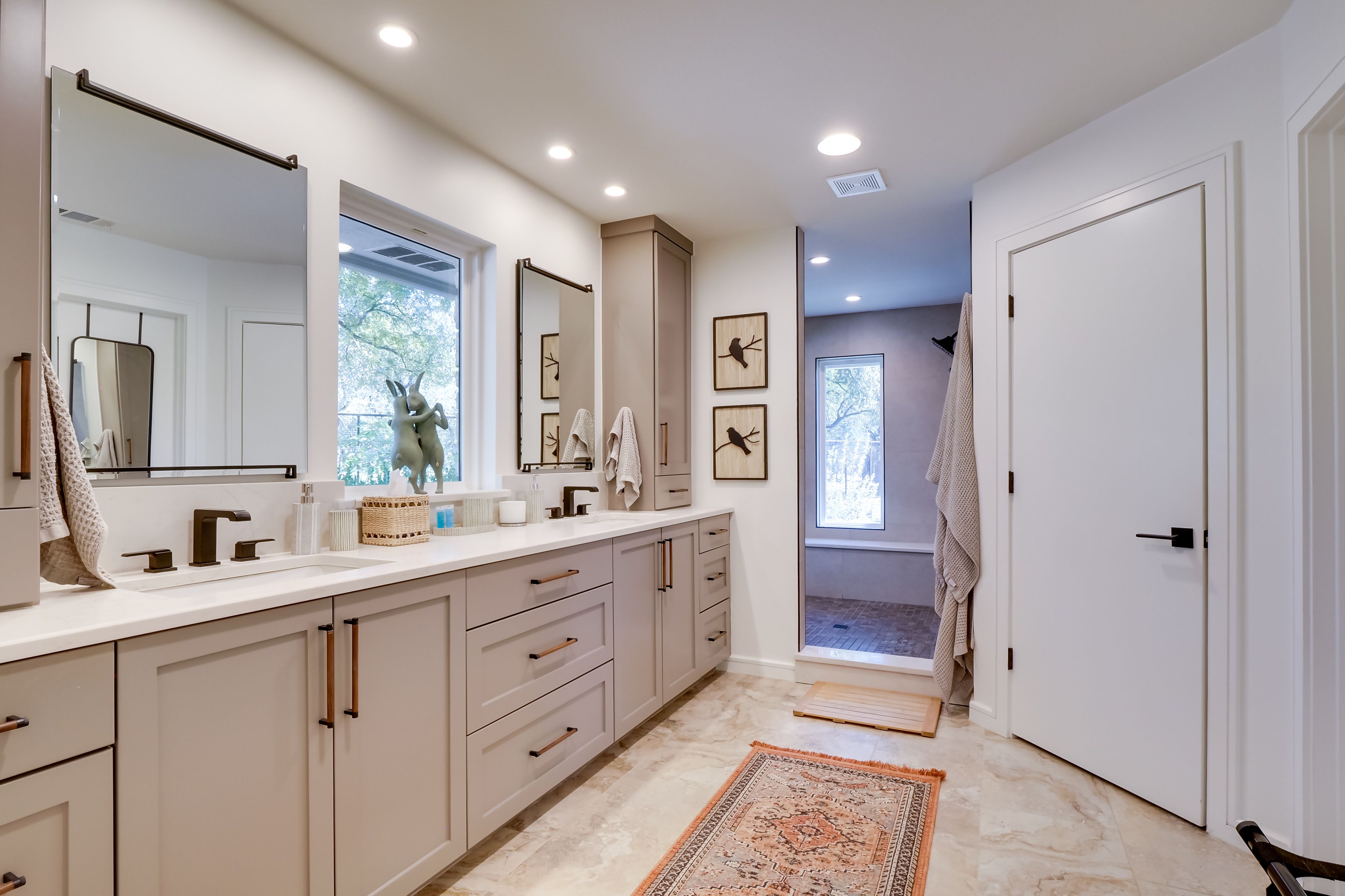 En-Suite Bathroom | Towels Provided