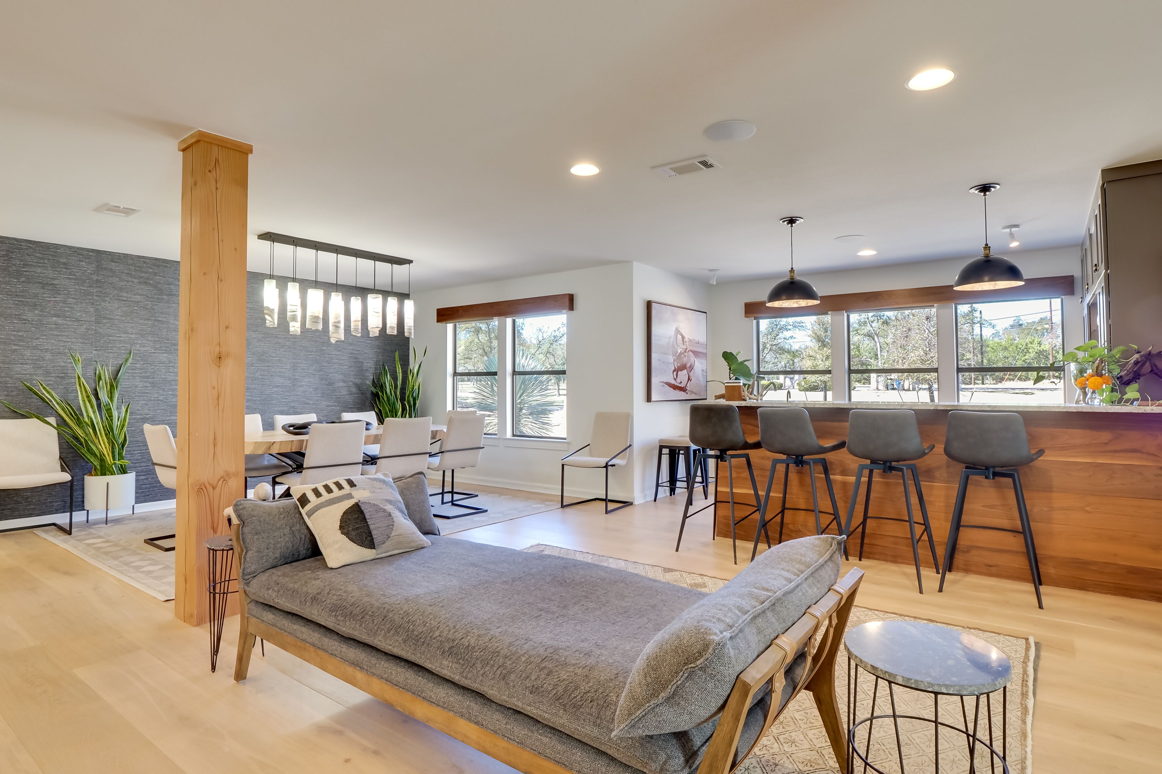 Wet Bar | Lounge Area