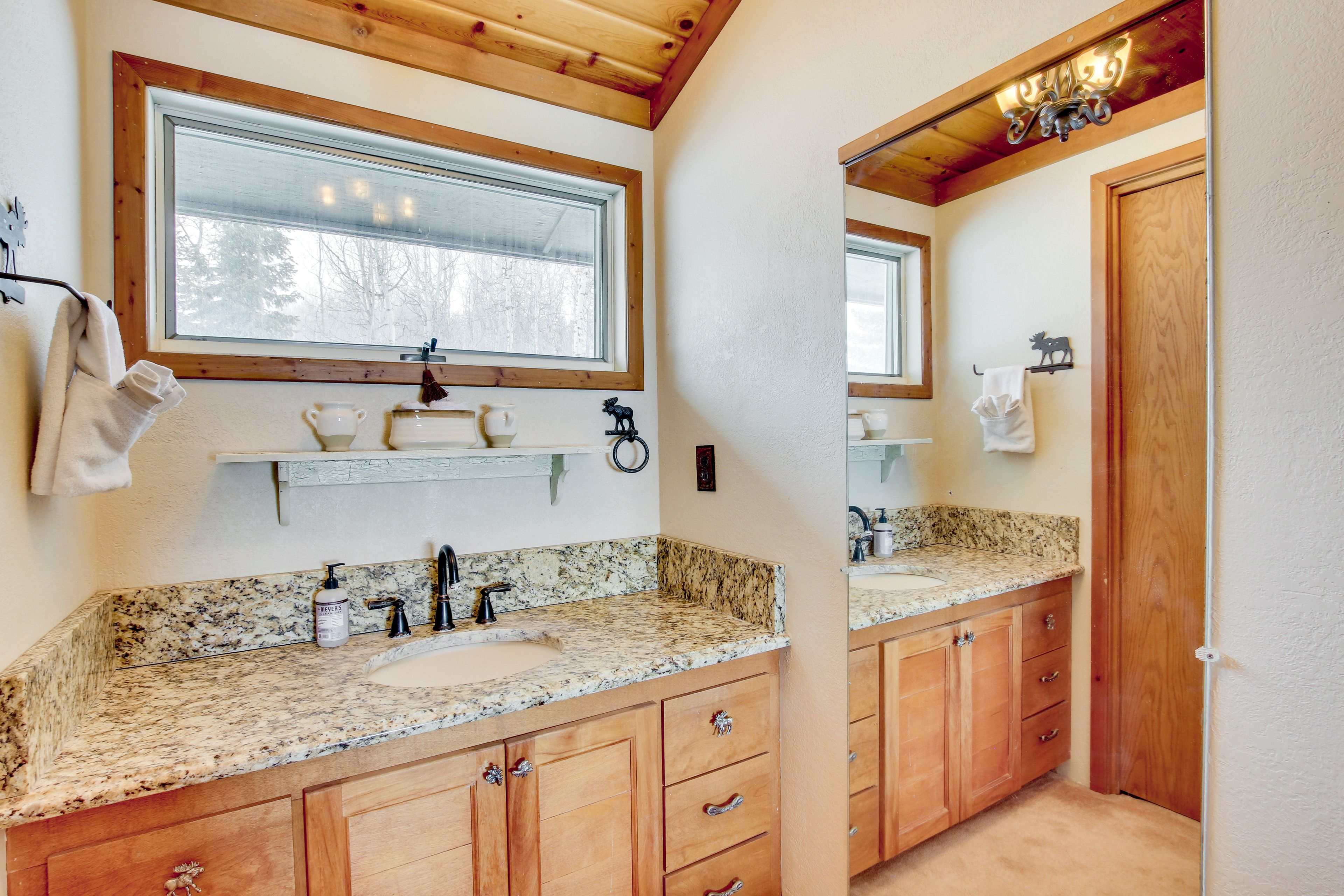 En-Suite Bathroom | 2nd Floor | Towels Provided