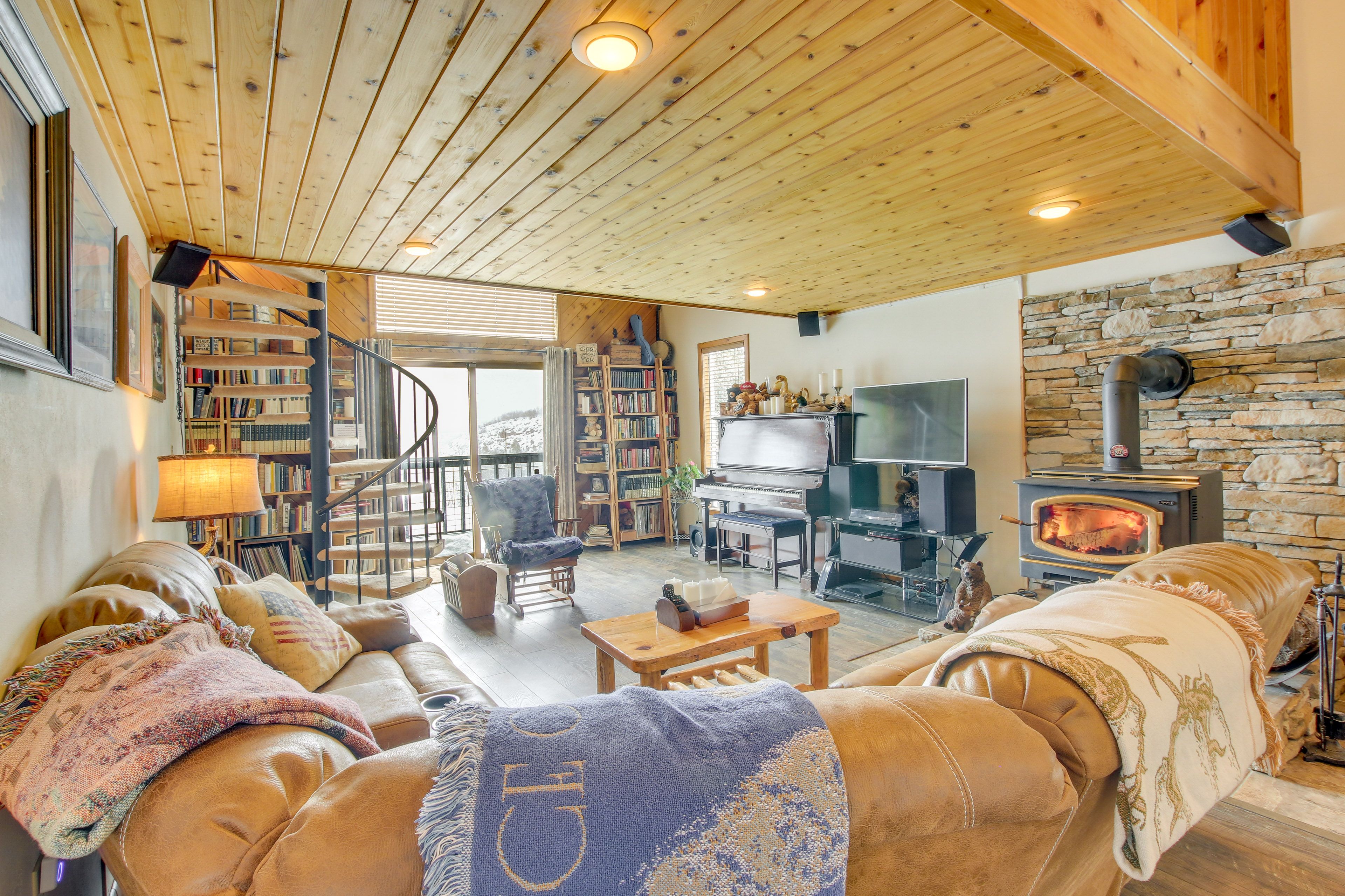 Living Room | 1st Floor | Piano | Wood-Burning Fireplace | Smart TV