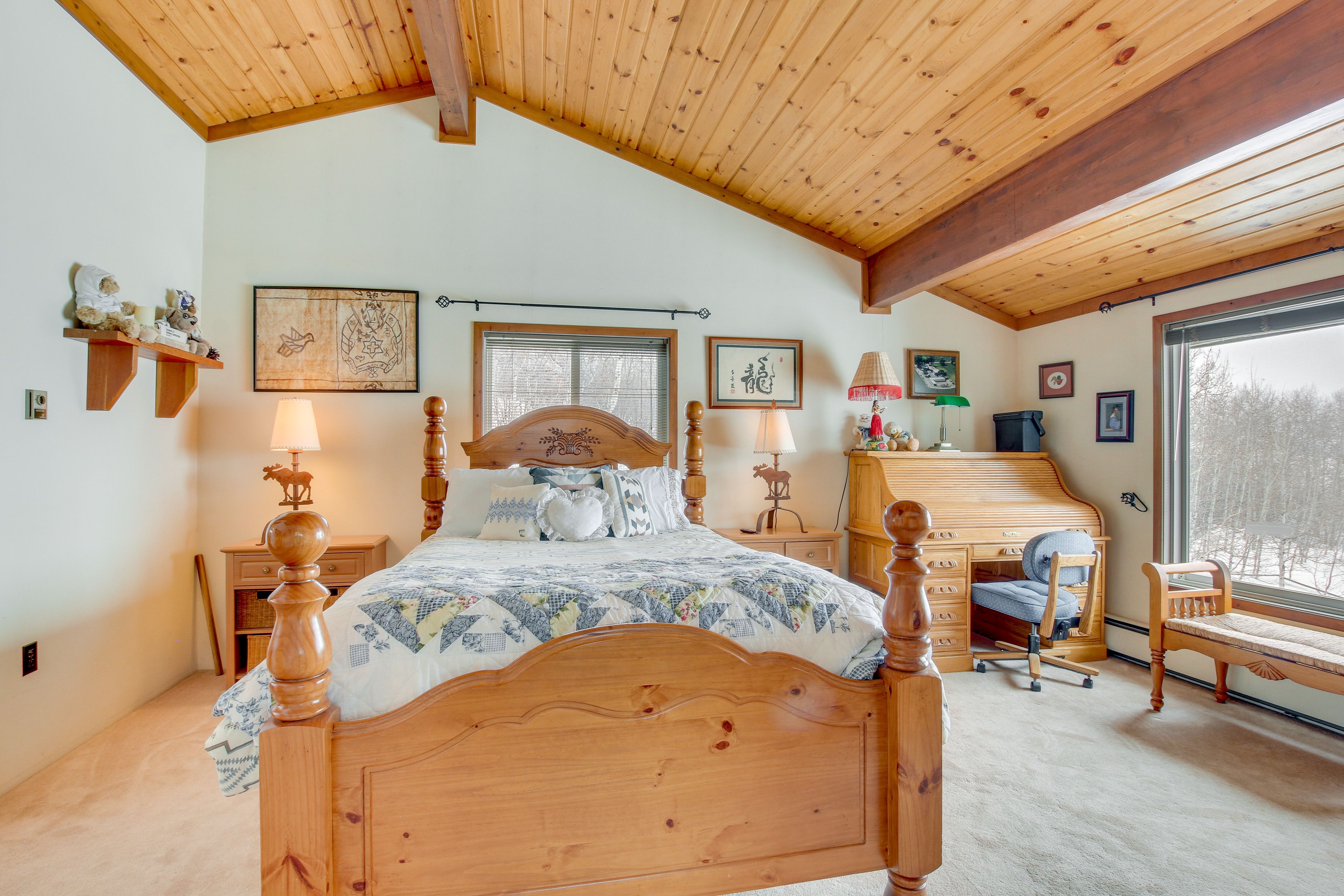 Bedroom 1 | 2nd Floor | Queen Bed | Linens Provided | Smart TV