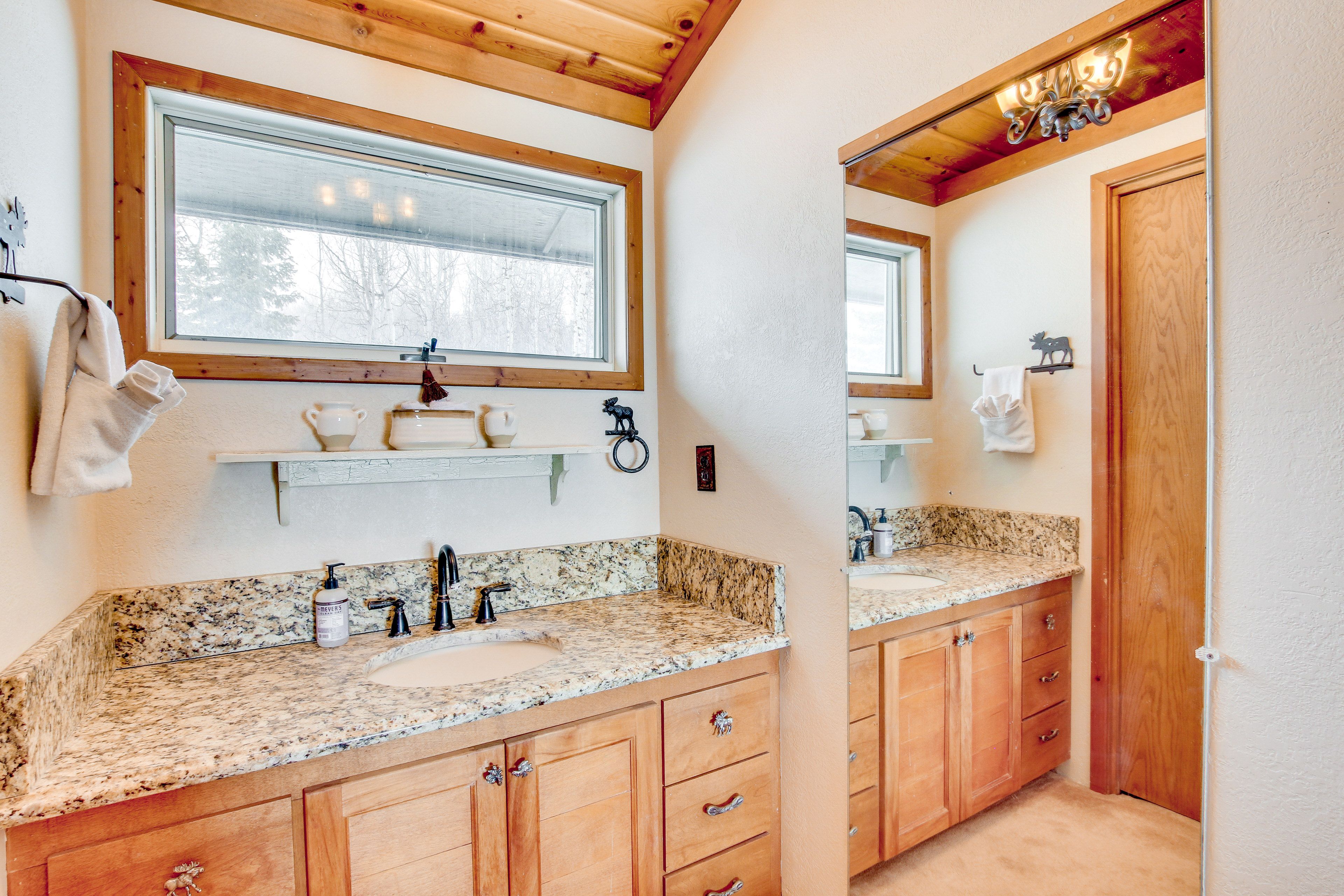 En-Suite Bathroom | 2nd Floor | Towels Provided