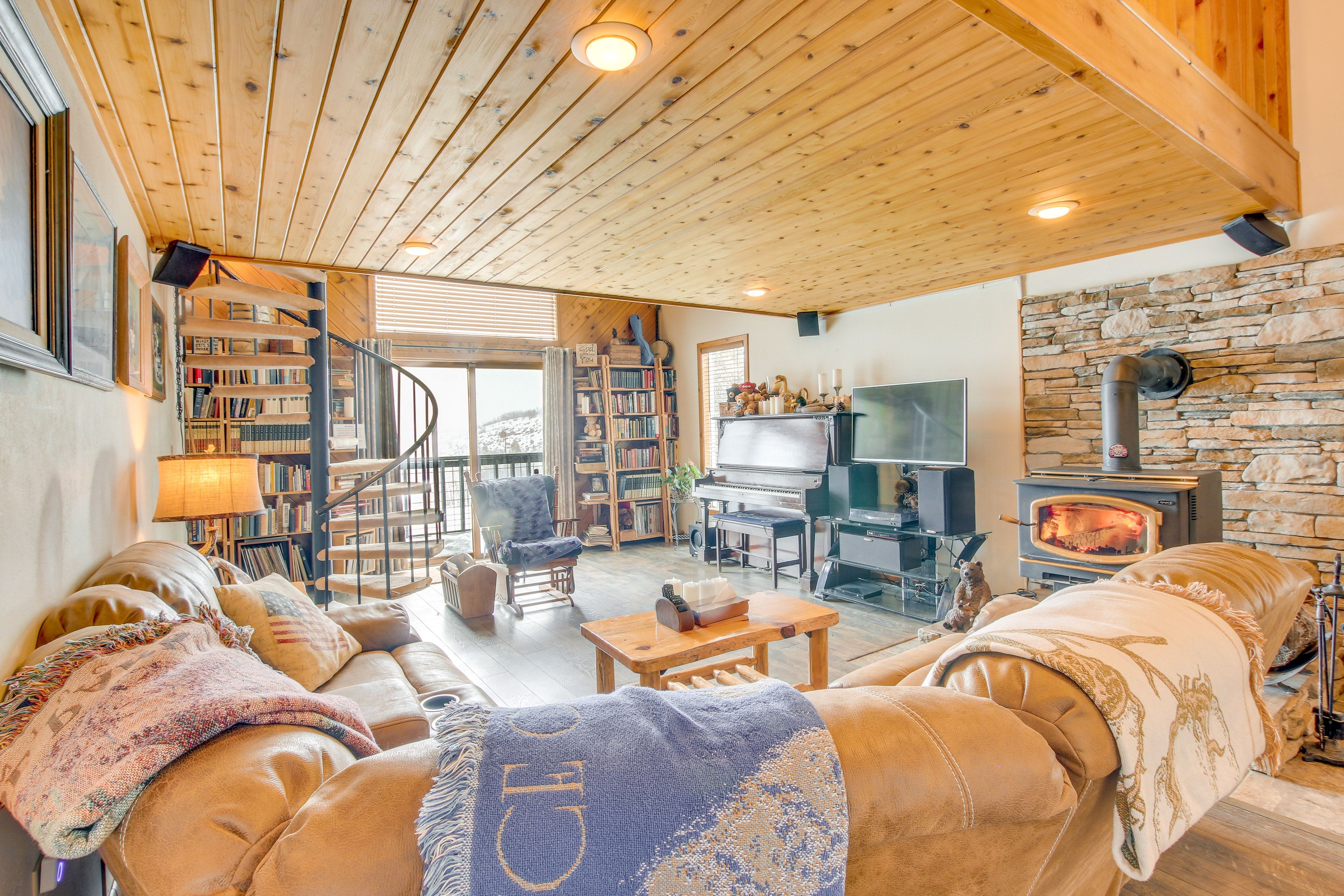 Living Room | 1st Floor | Piano | Wood-Burning Fireplace | Smart TV