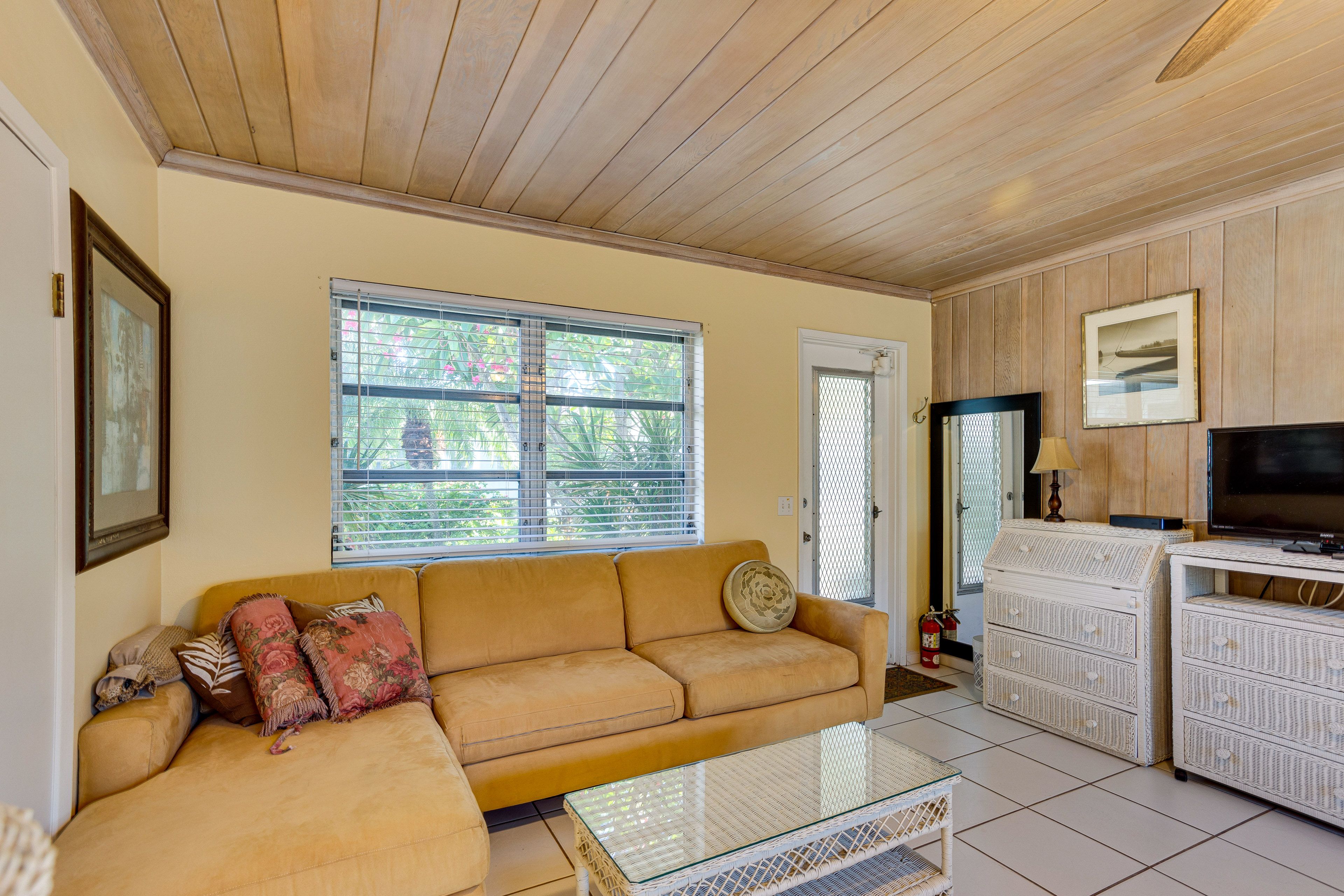 Studio Interior | Free WiFi | Central A/C | Ceiling Fans