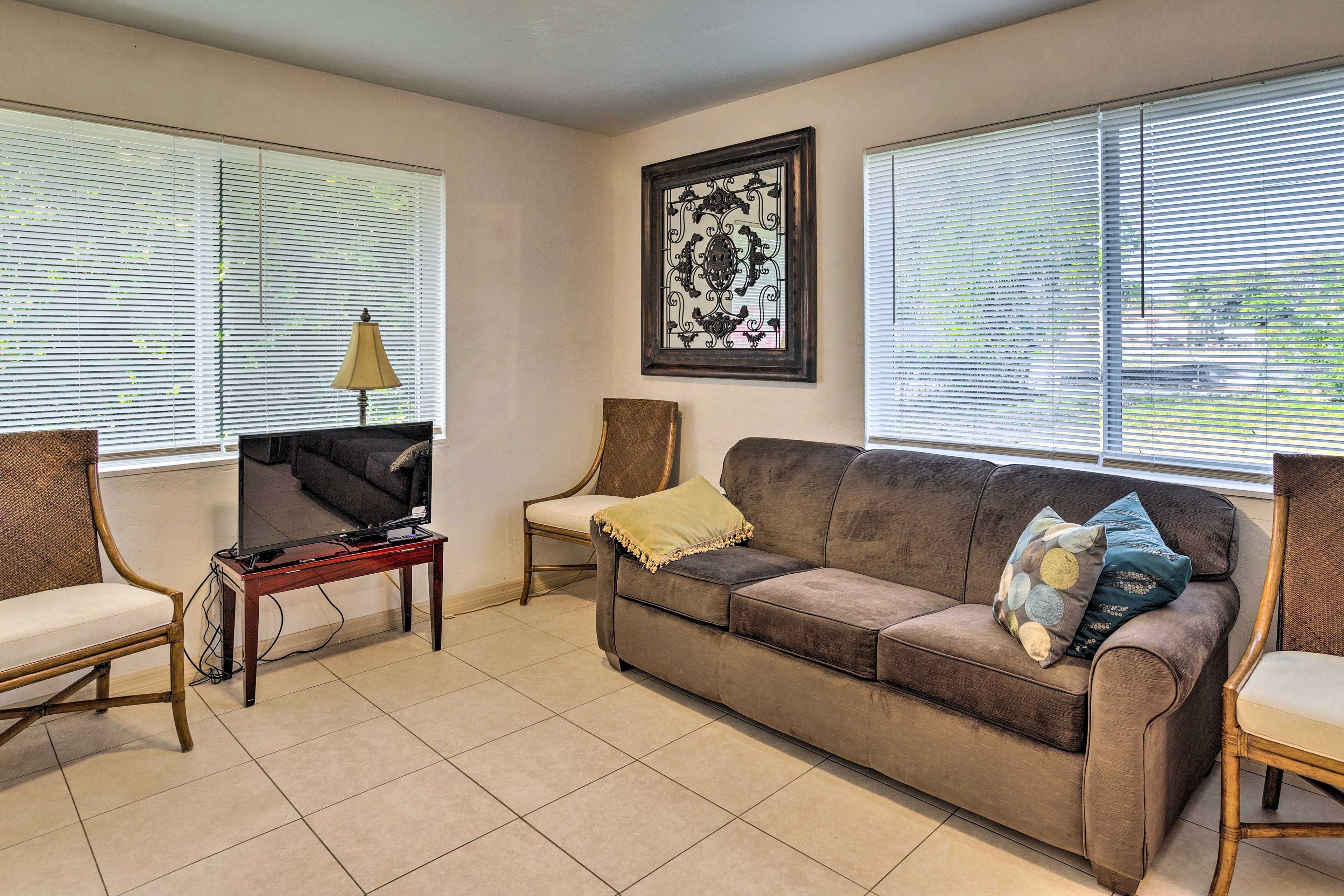 Living Room | King Sleeper Sofa | Main Floor | Smart TV