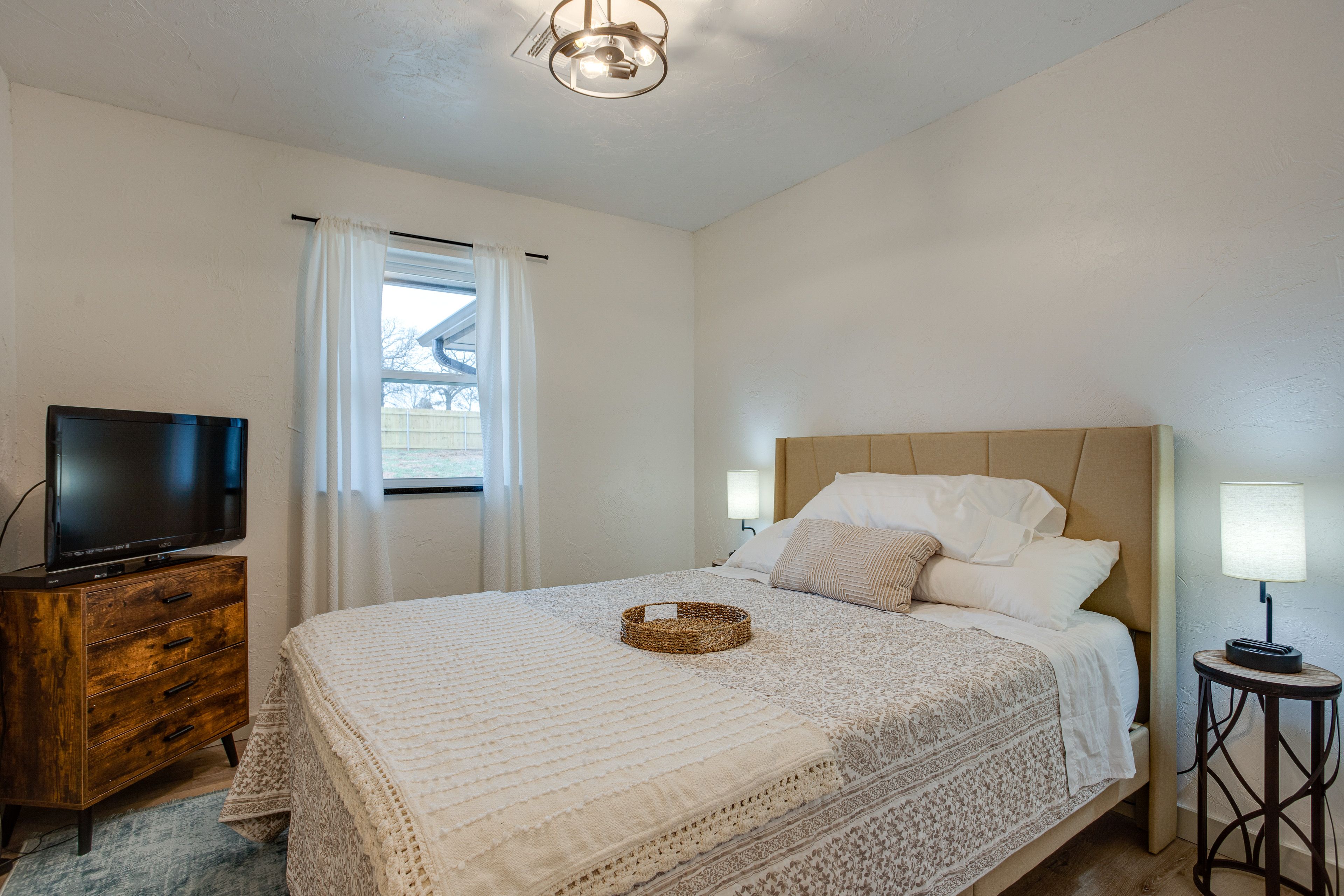 Bedroom 3 | Queen Bed | Smart TV