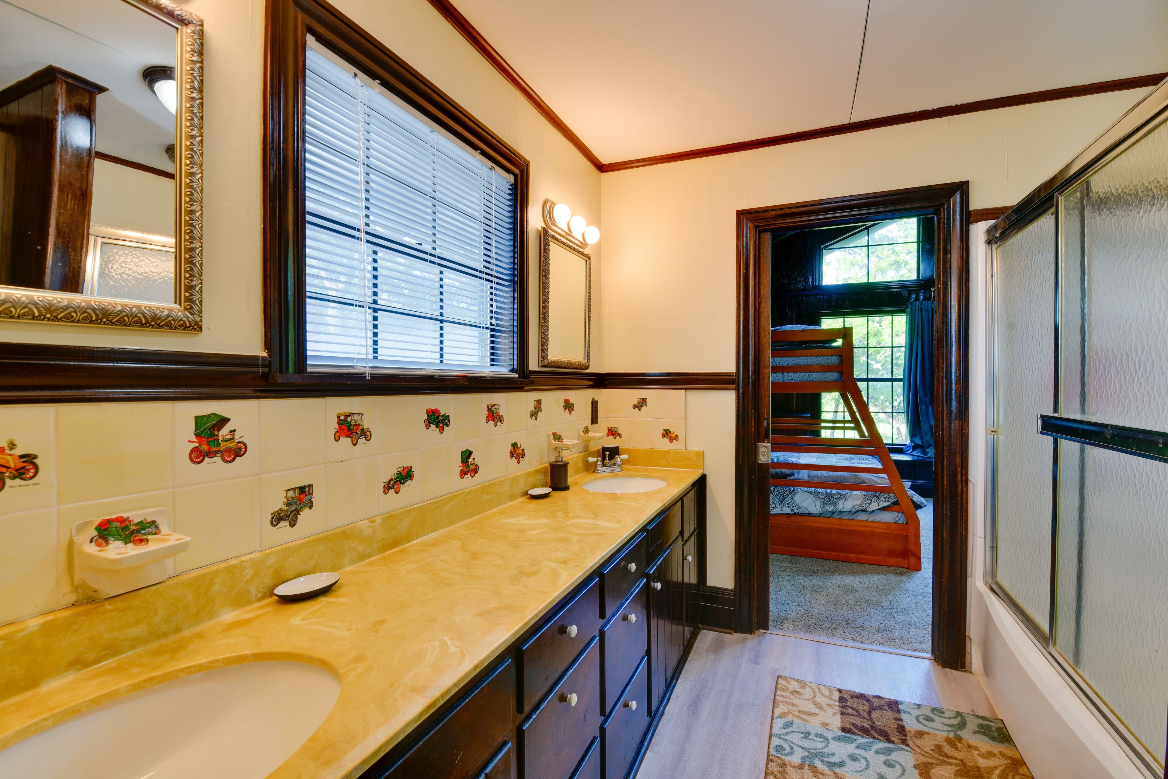 Full Bathroom | Hair Dryer