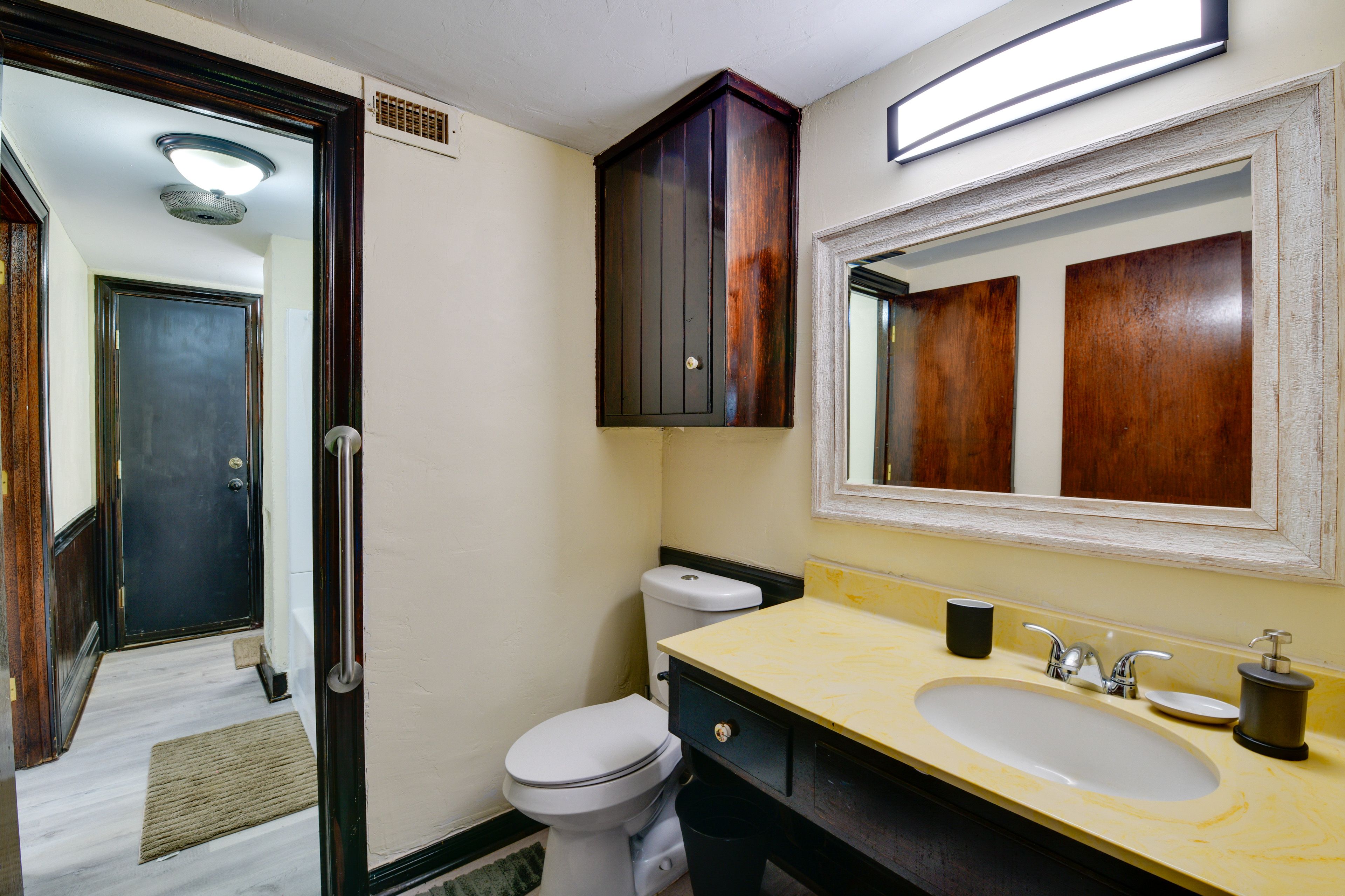 Full Bathroom | Complimentary Toiletries