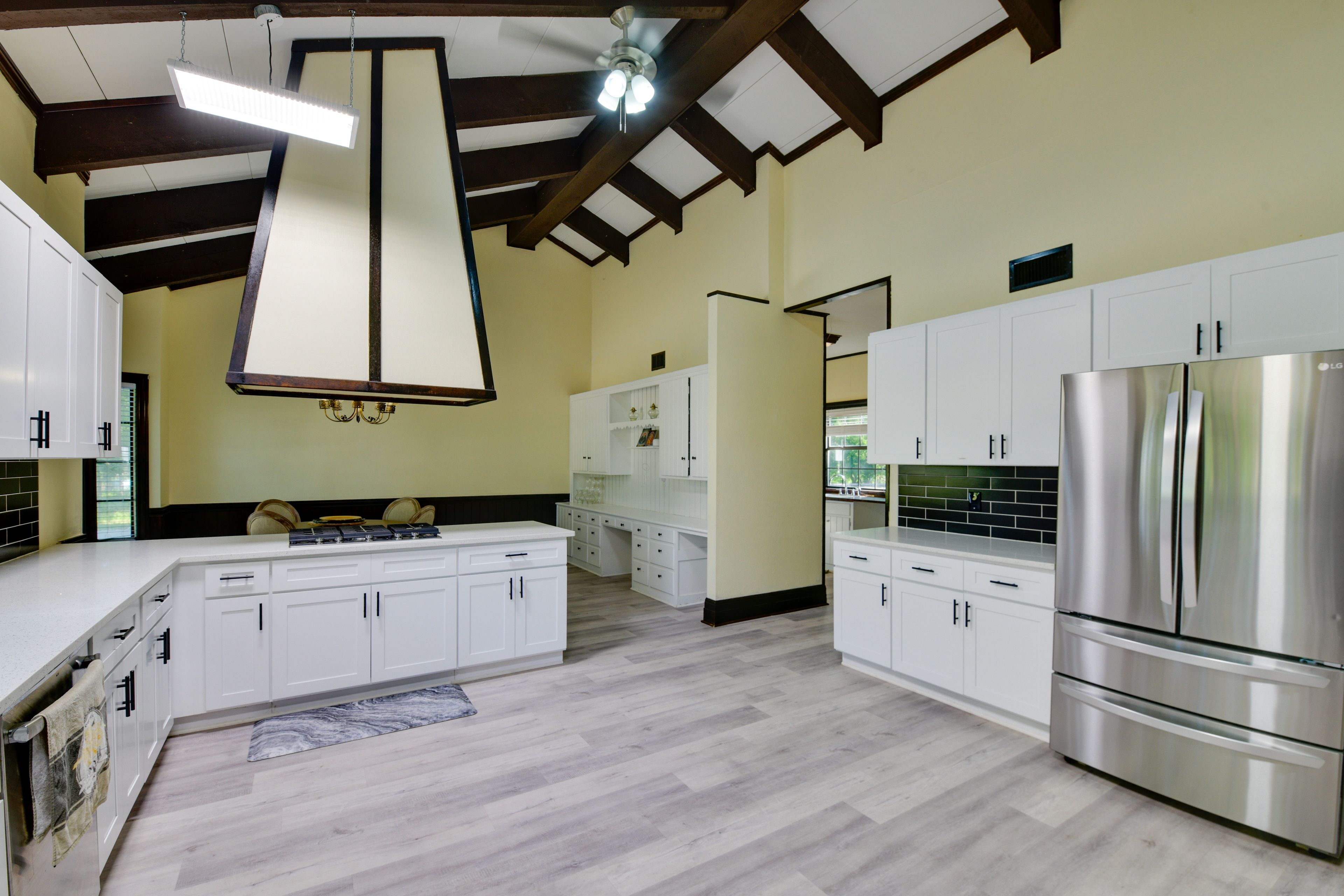 Kitchen | Gas Stovetop | Dishwasher