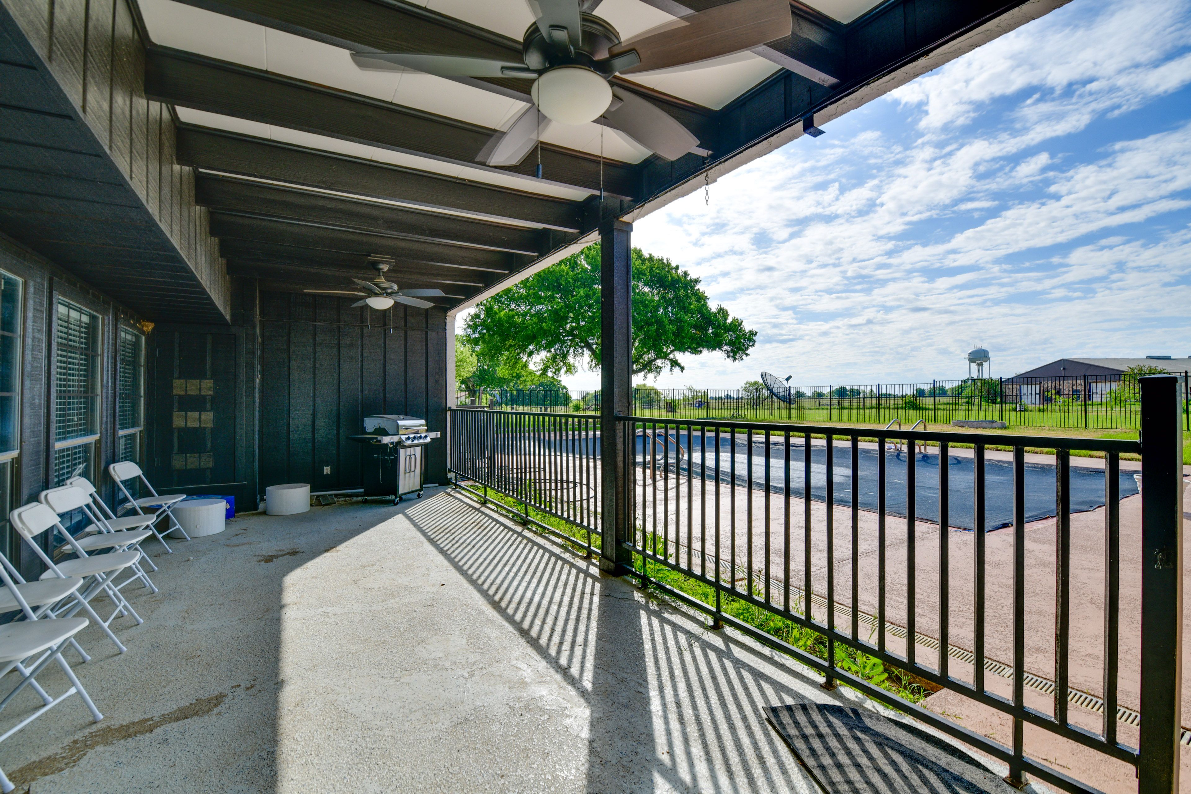 Covered Patio | Gas Grill