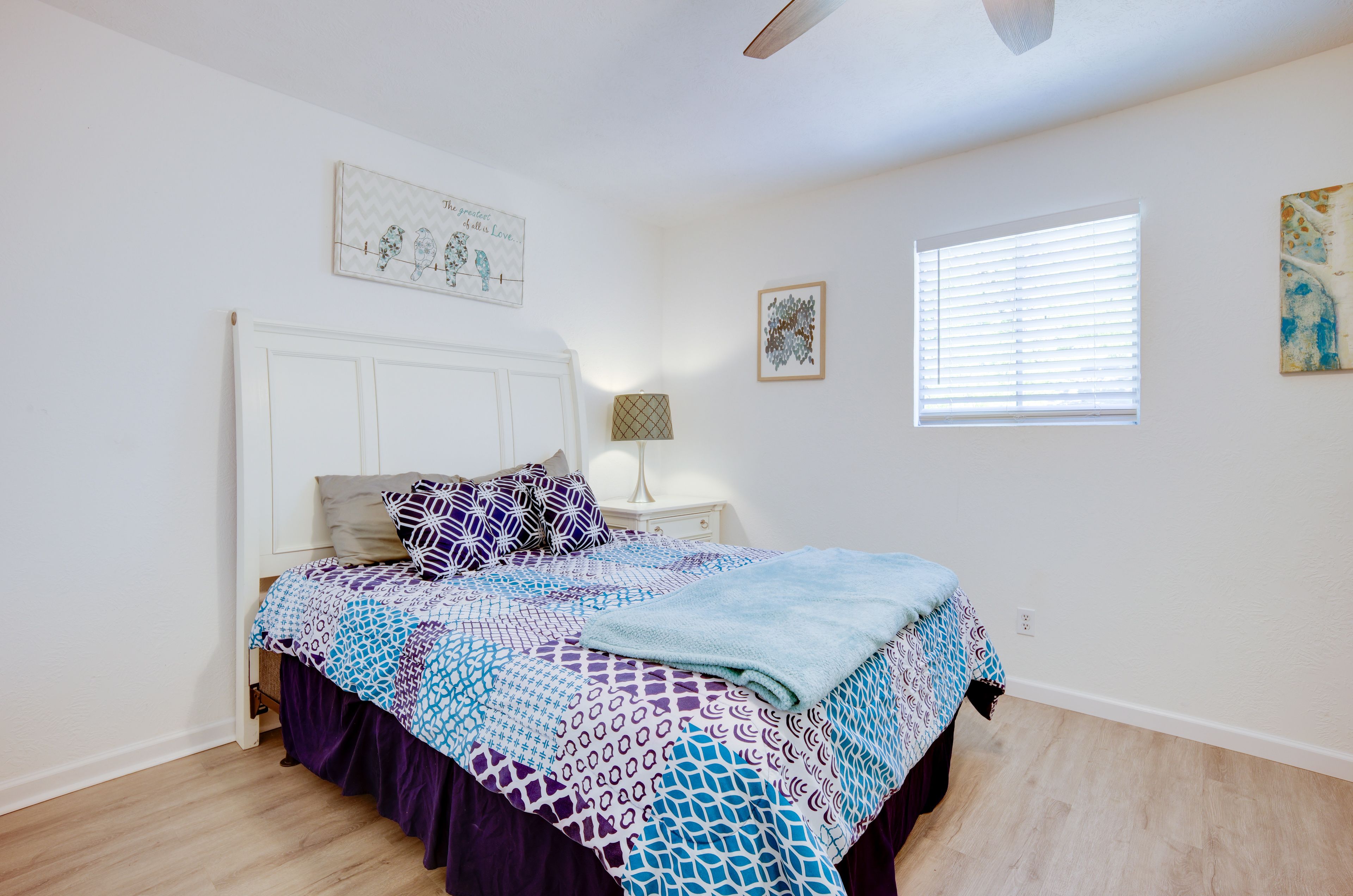 Bedroom 1 | Queen Bed | Flat-Screen TV w/ Cable | 2nd Floor