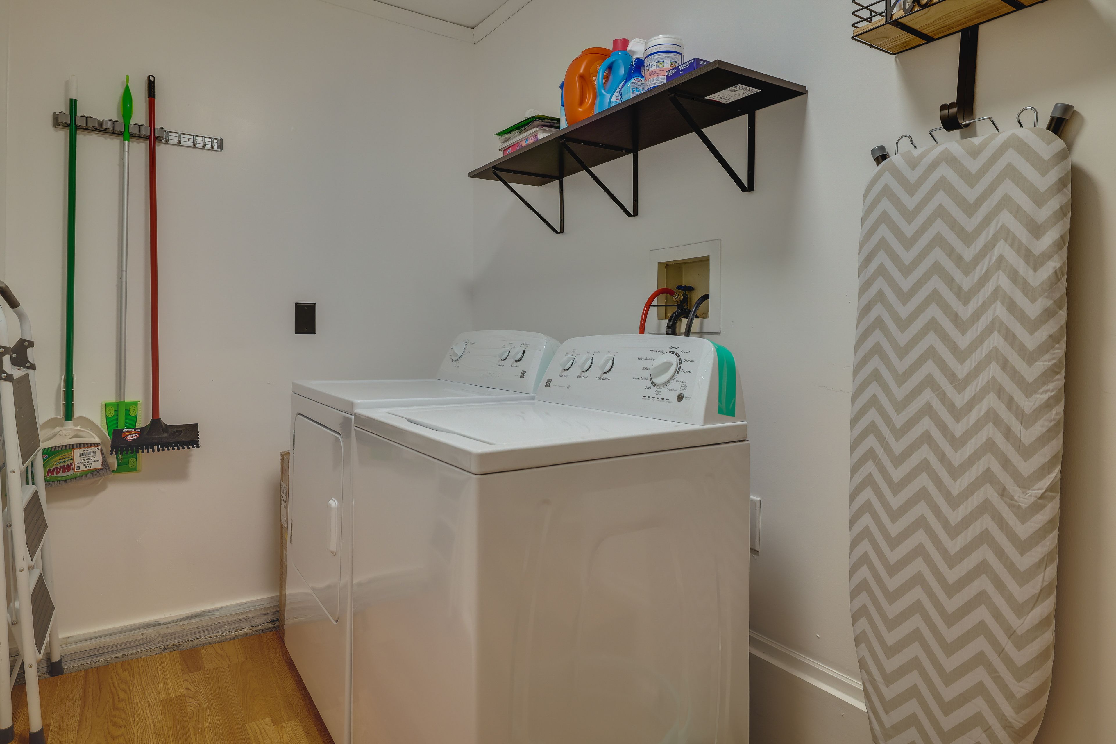 Washer & Dryer | Linens Provided