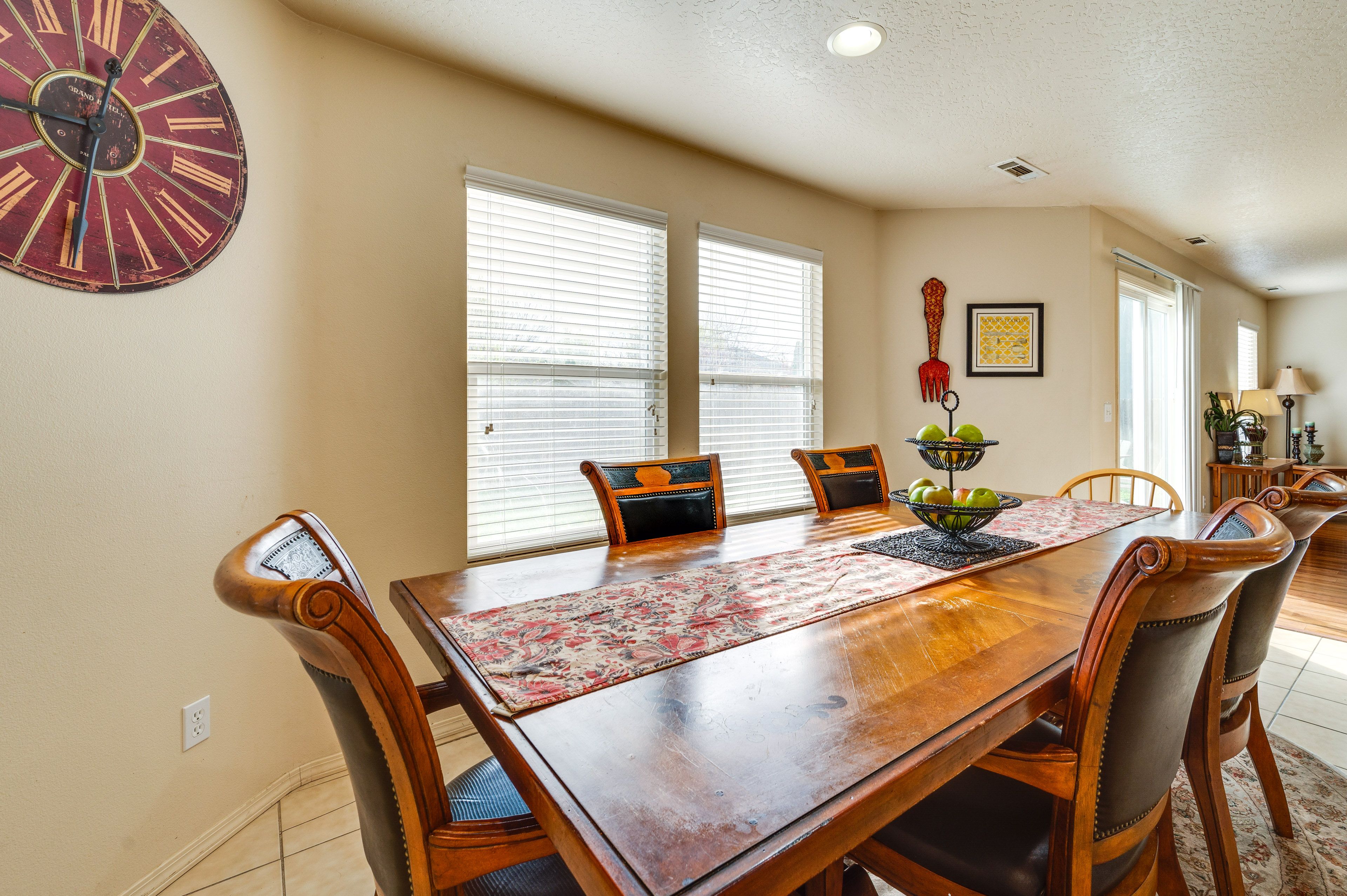 Dining Area | Dishware & Flatware Provided
