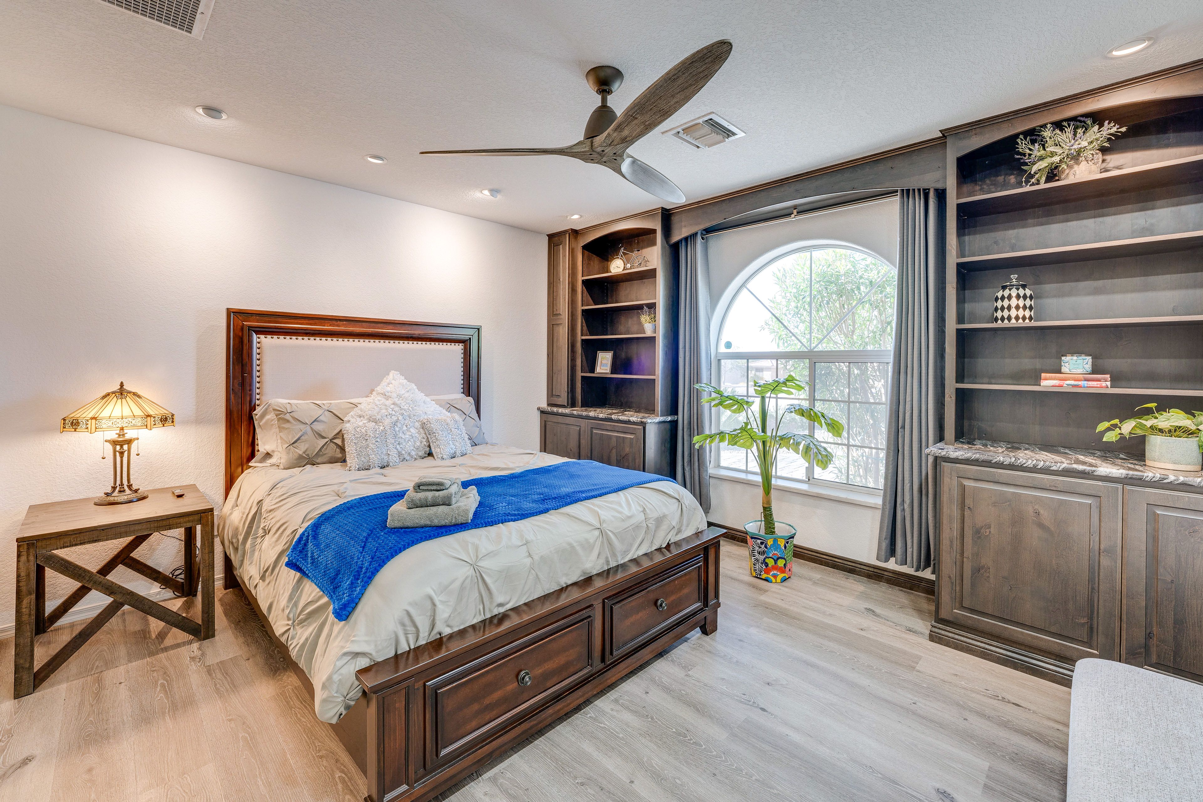 Bedroom 2 | Queen Bed | Smart TV