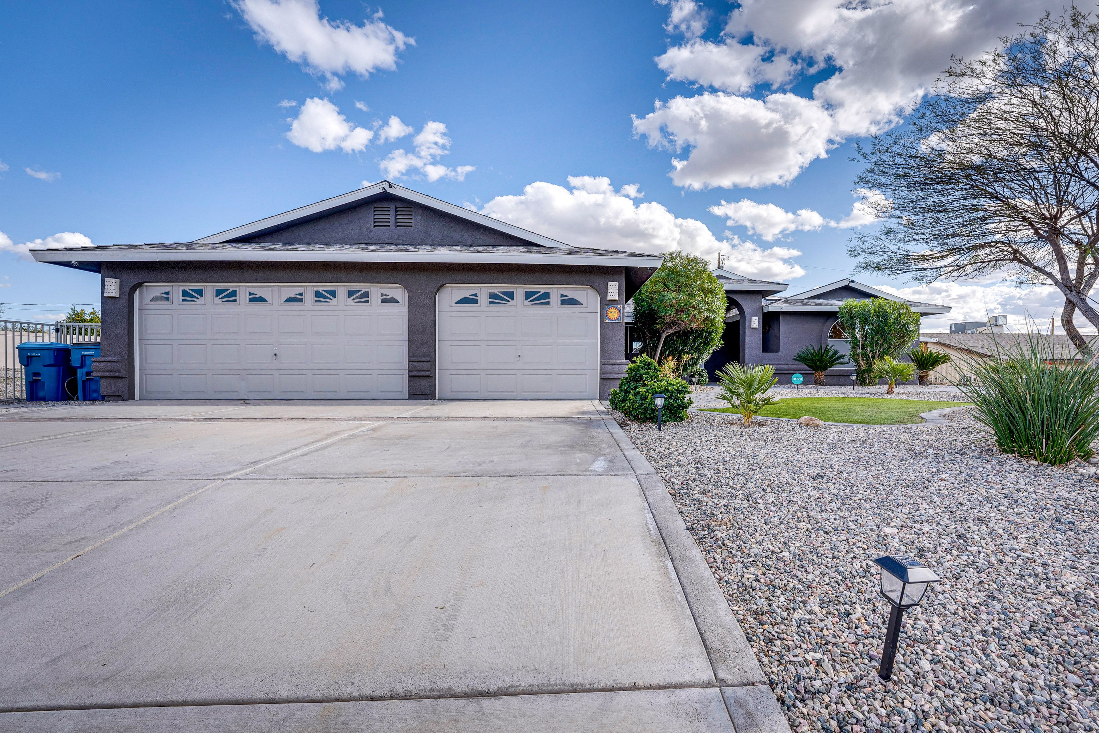 Parking | Driveway (3 Vehicles) | Garage (3 Vehicles) | Boat Trailer Parking