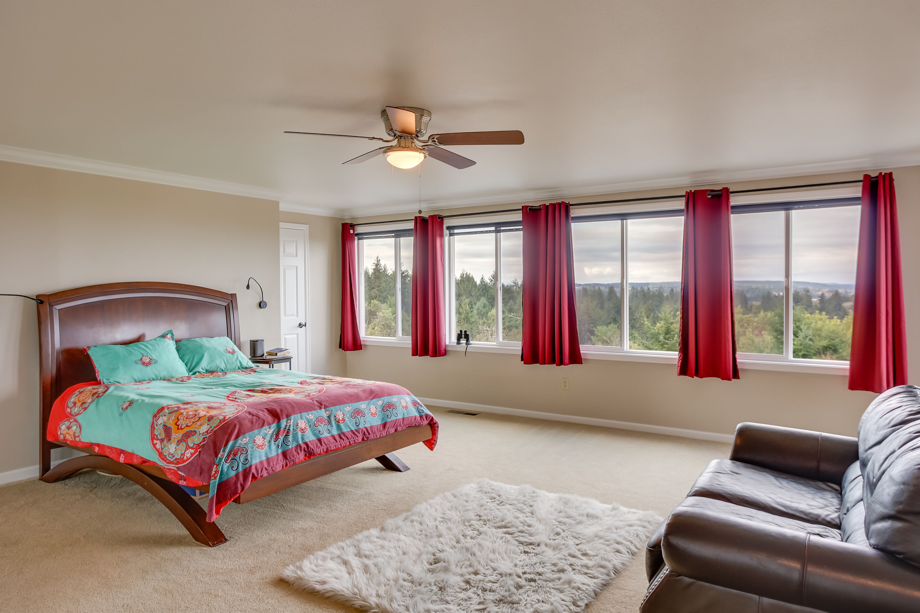 Bedroom 1 | Queen Bed | En-Suite Bathroom