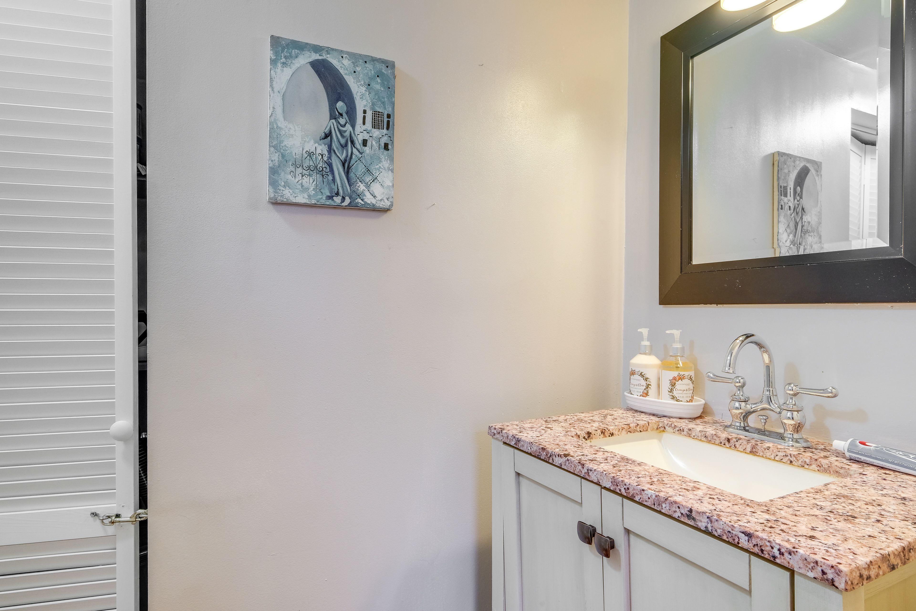 Half Bathroom | 1st Floor