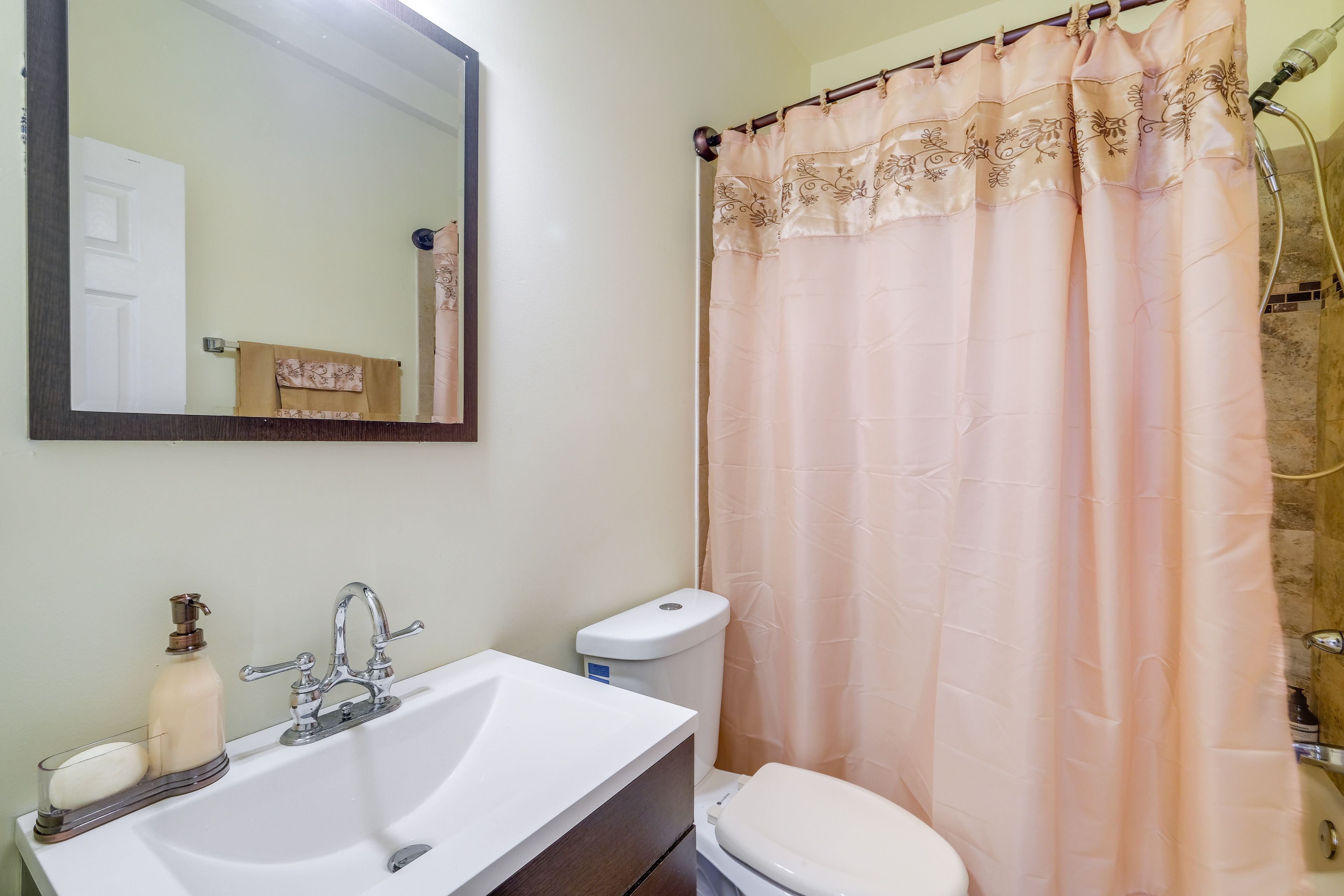 Full Bathroom | 3rd Floor