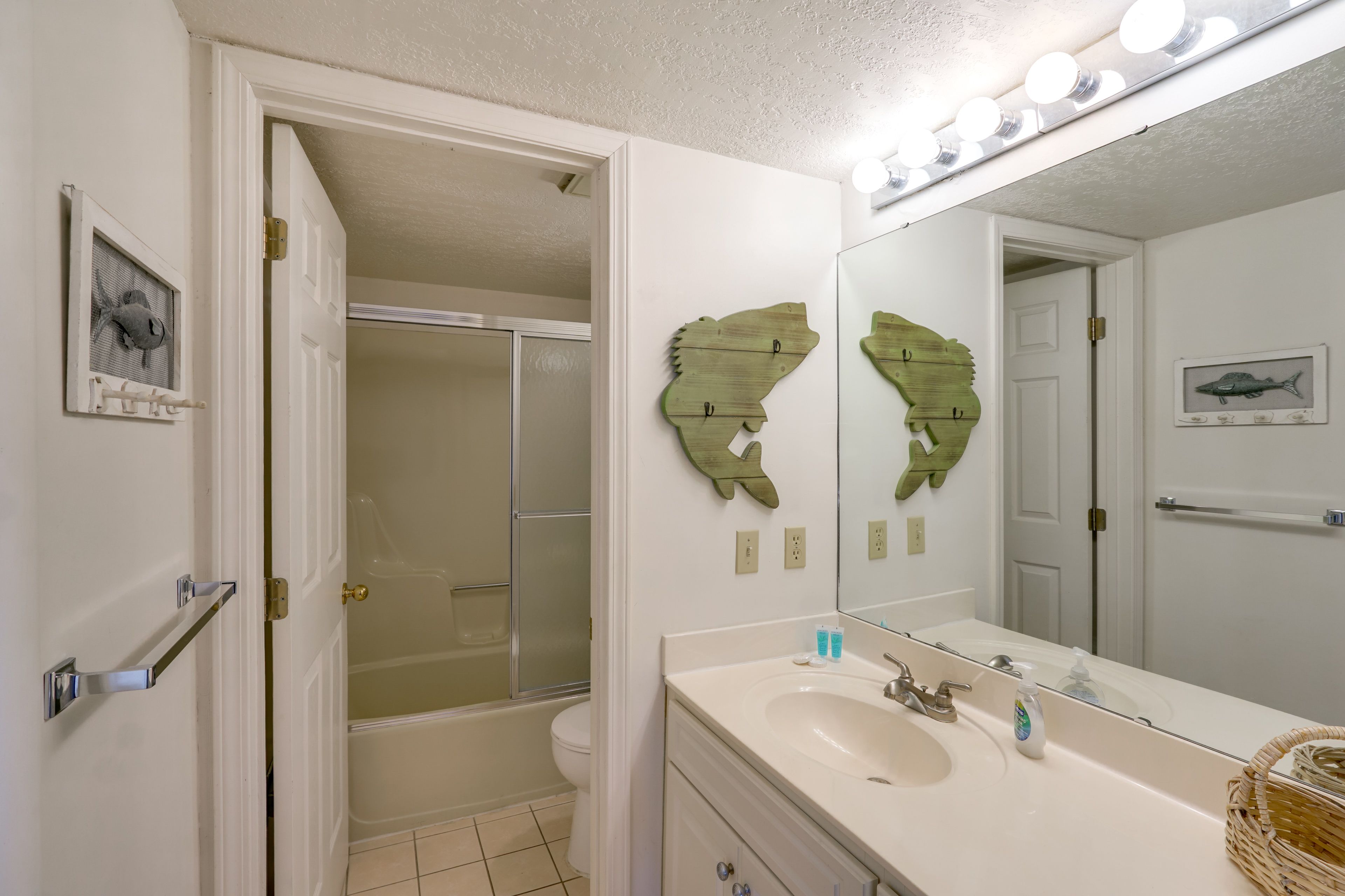 Full Bath | Upper Level