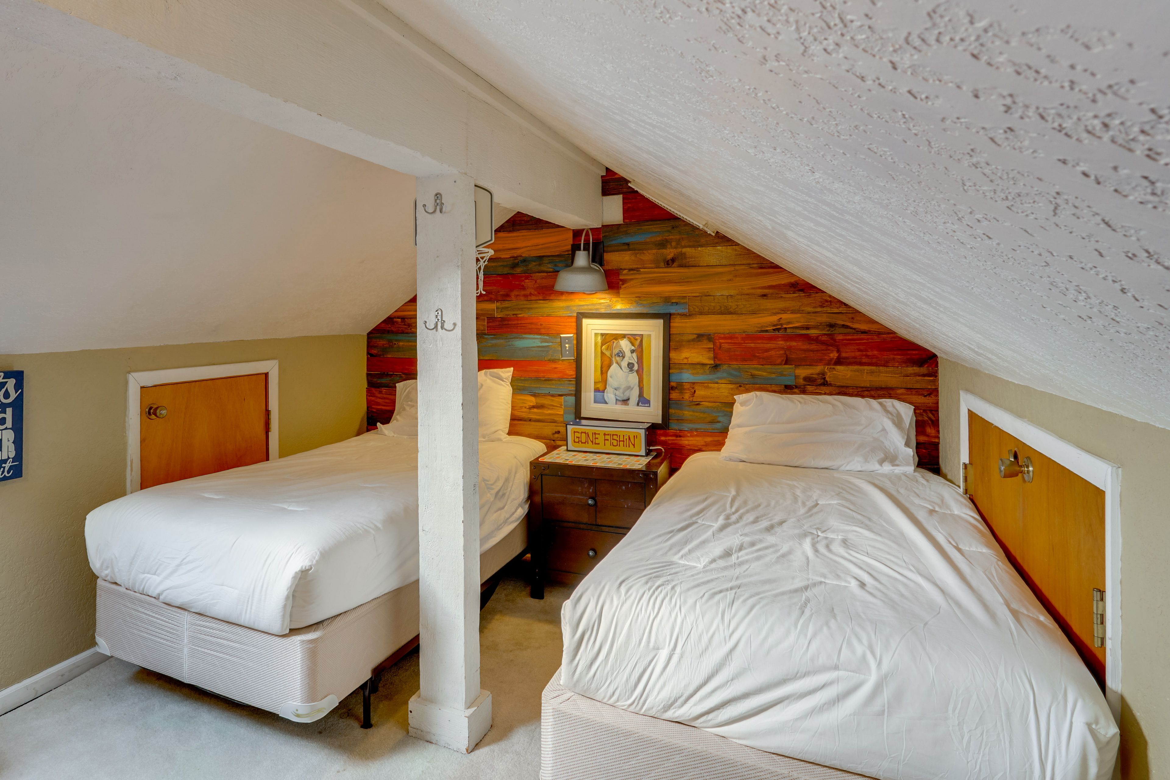 Loft | 2 Twin Beds | Upper Level