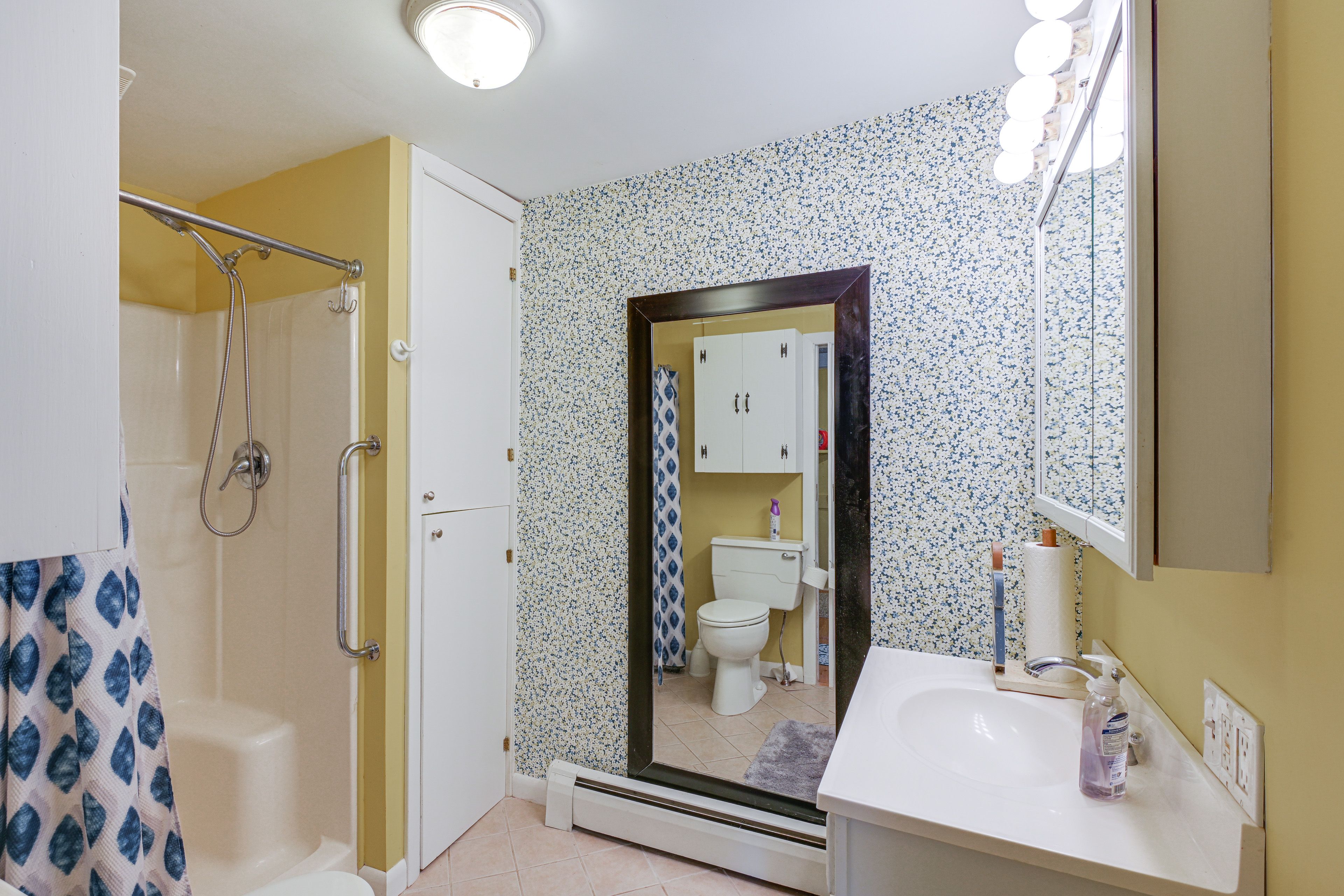 Full Bathroom | Grab Rail | Towels Provided | 1st Floor
