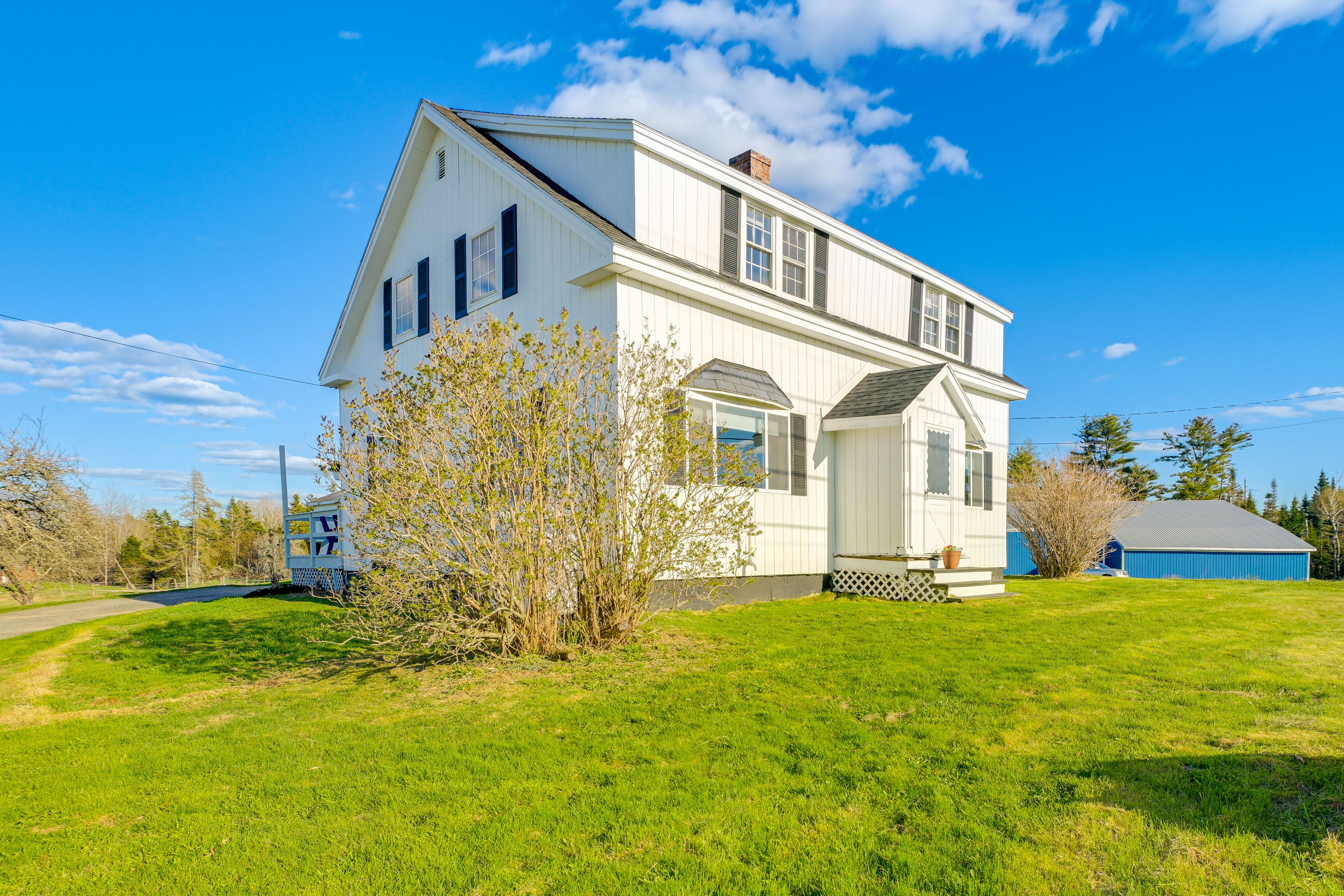 House Exterior | Parking | Driveway (5 Vehicles)