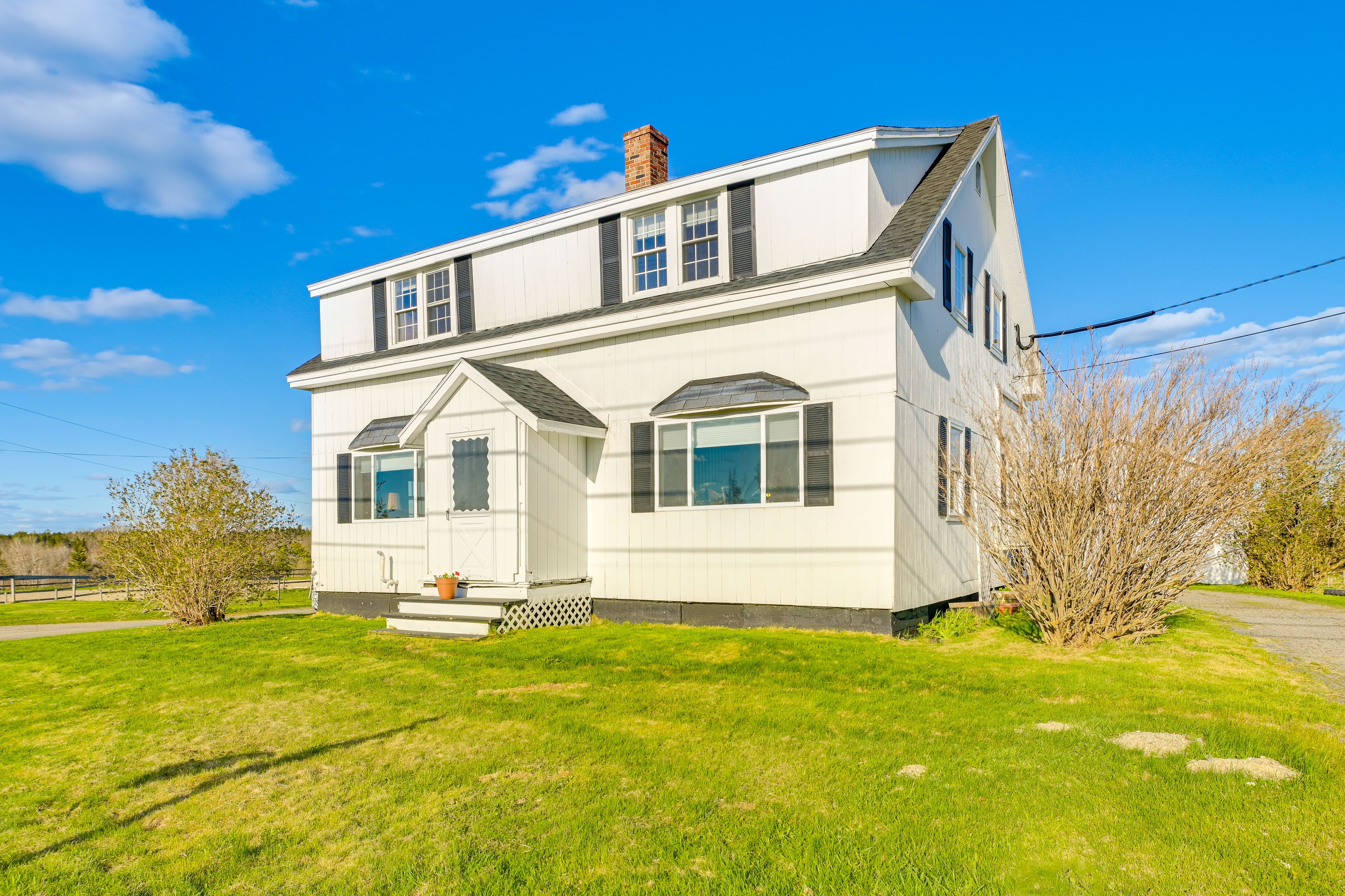 House Exterior | 2 Decks | Gas Grill | Historic Horse Farm On-Site