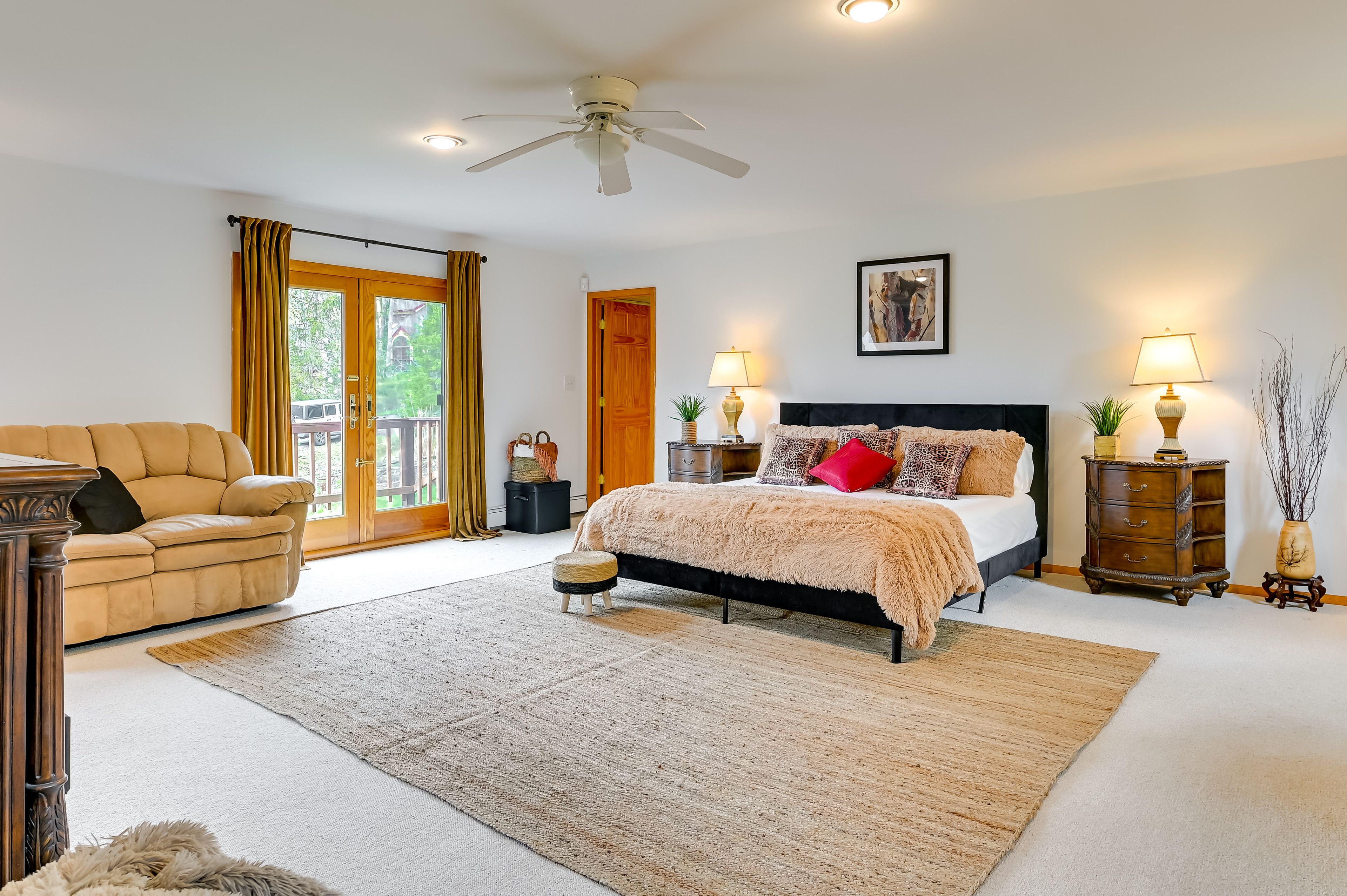 Bedroom Suite | King Bed | Linens Provided | En-Suite Bathroom