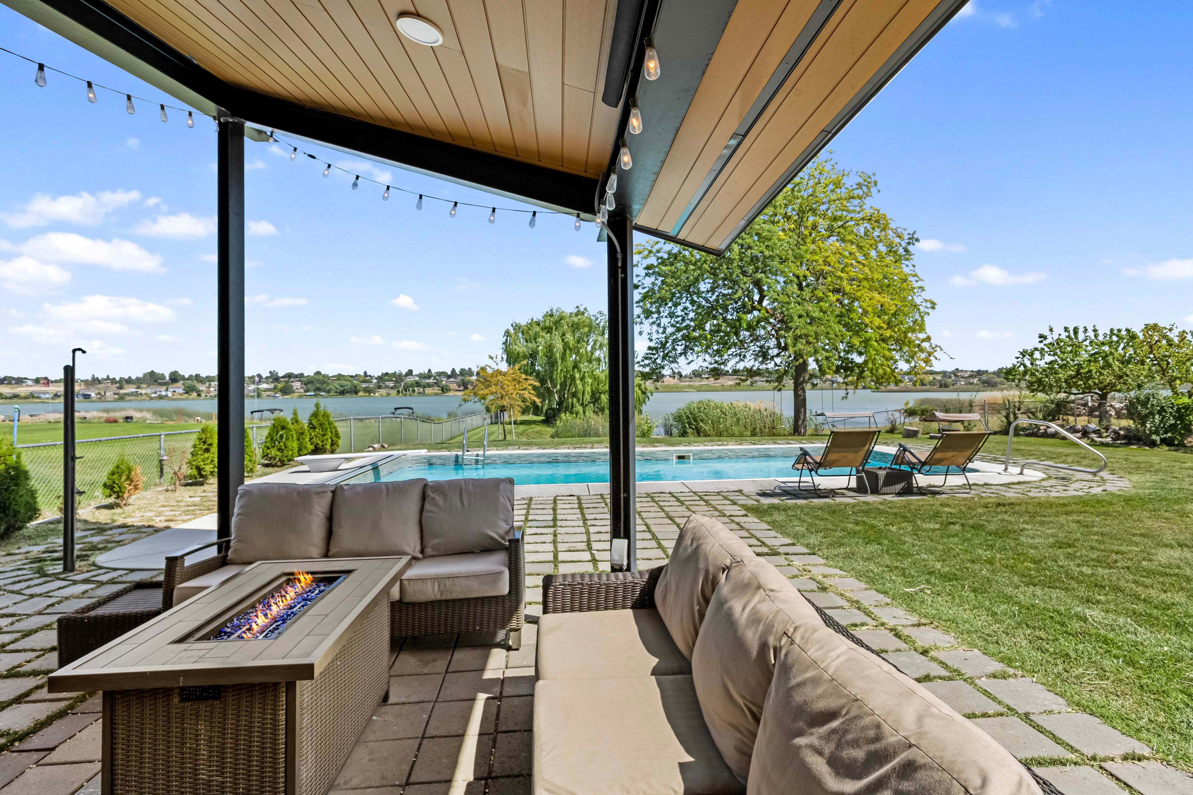 Moses Lake Vacation Rental | 7BR | 3BA | Stairs Required | 2,716 Sq Ft