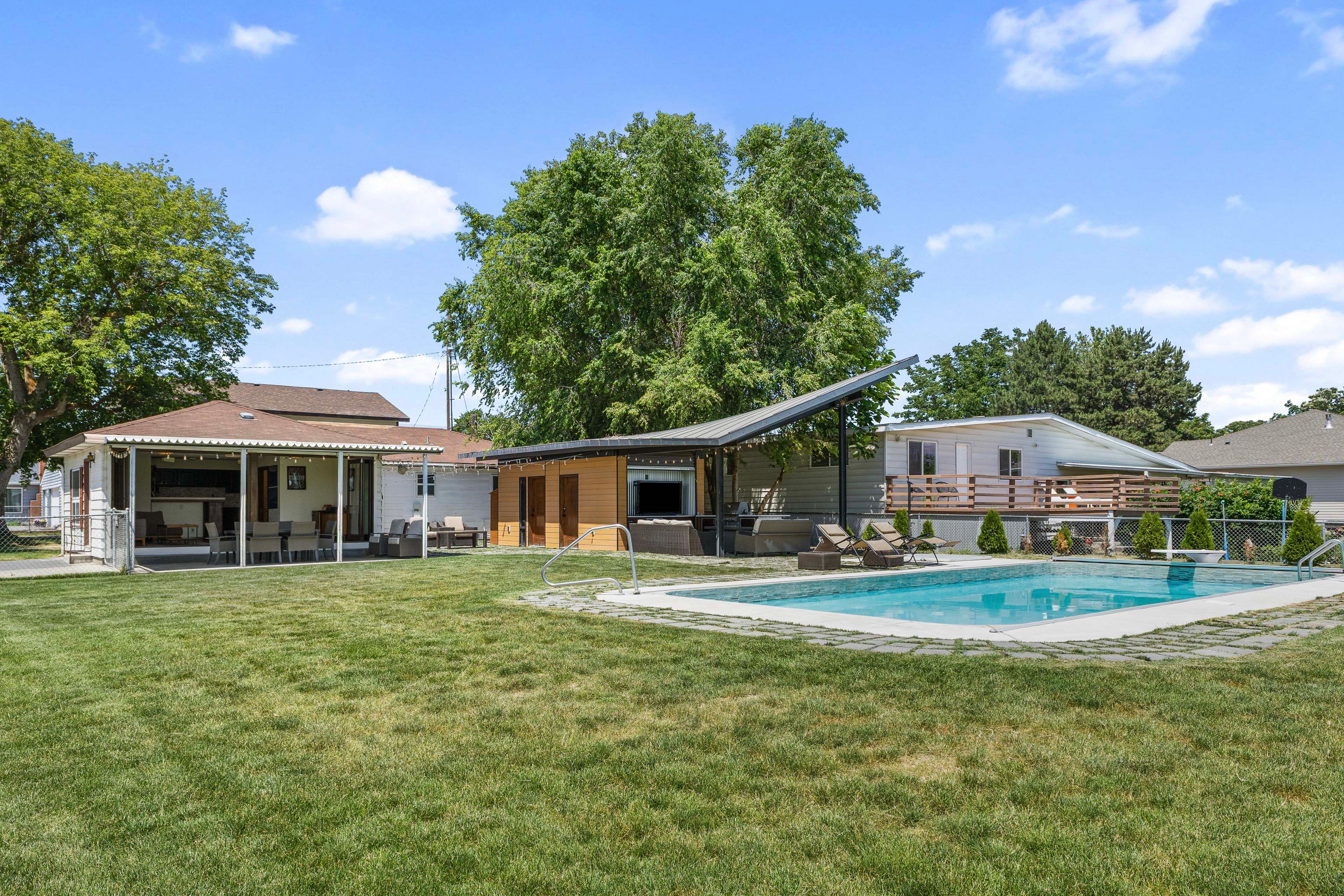 Backyard | Fire Pit | On-Site Lake Access