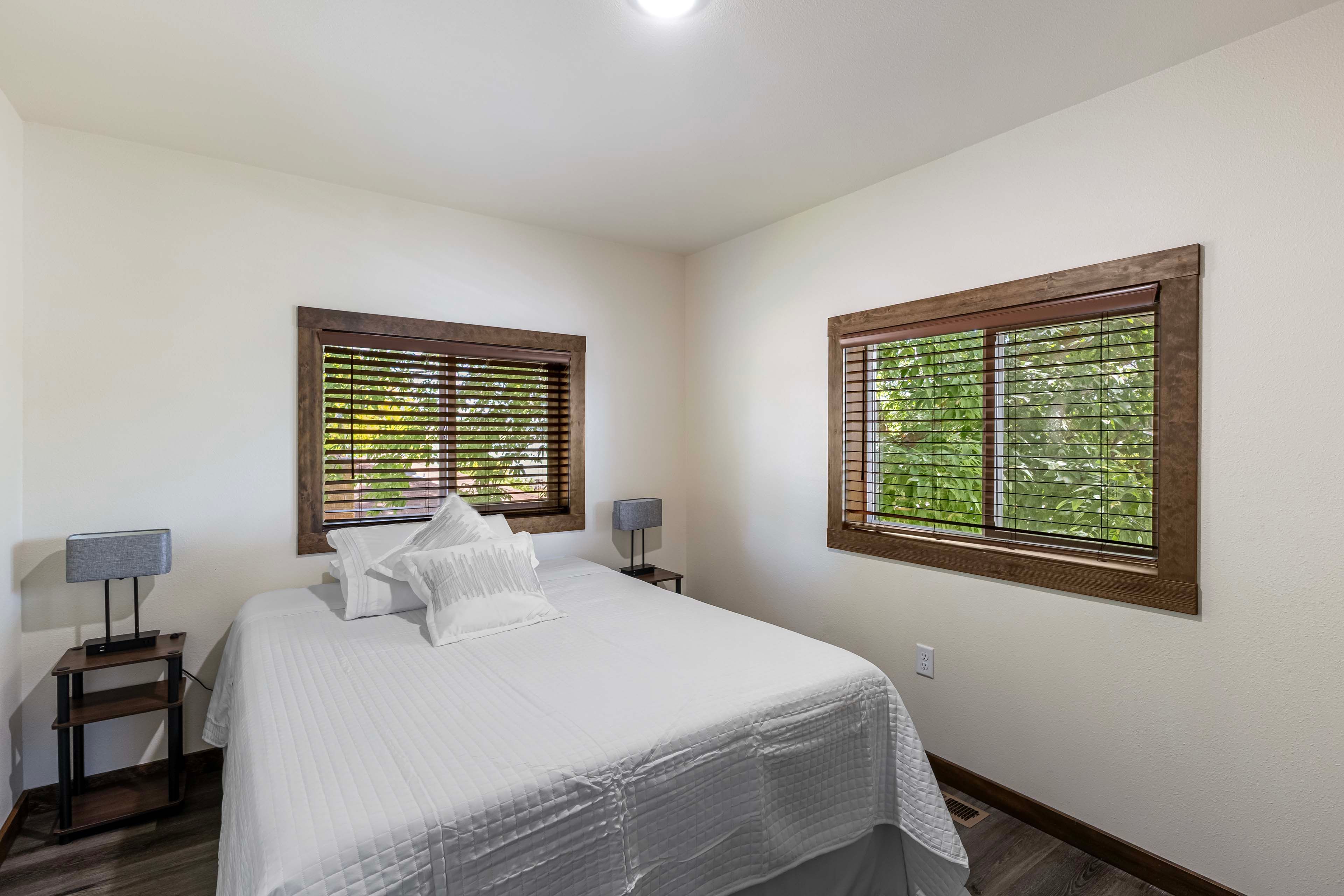 Bedroom 5 | Queen Bed