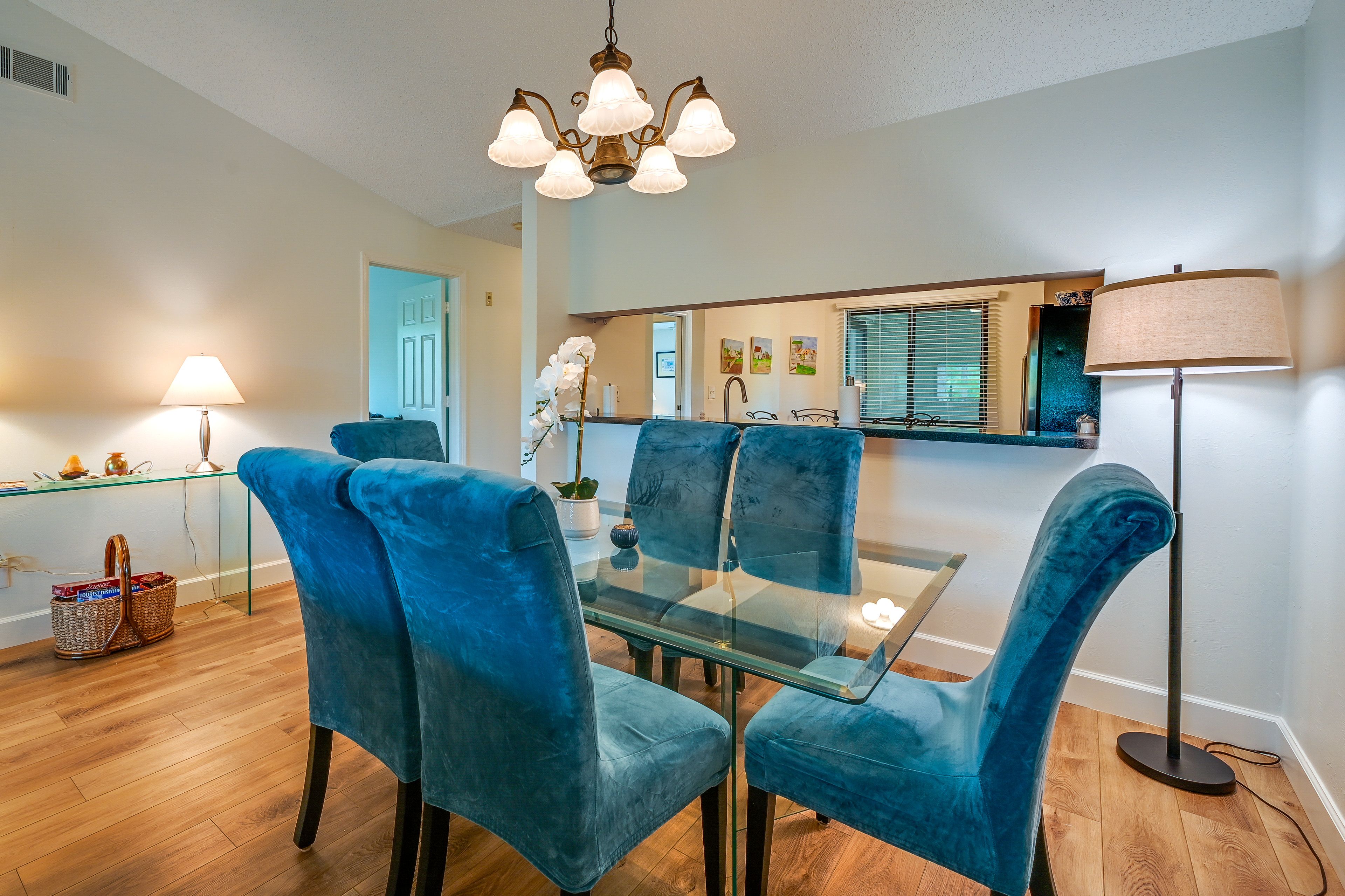 Dining Area | Dishware & Flatware Provided