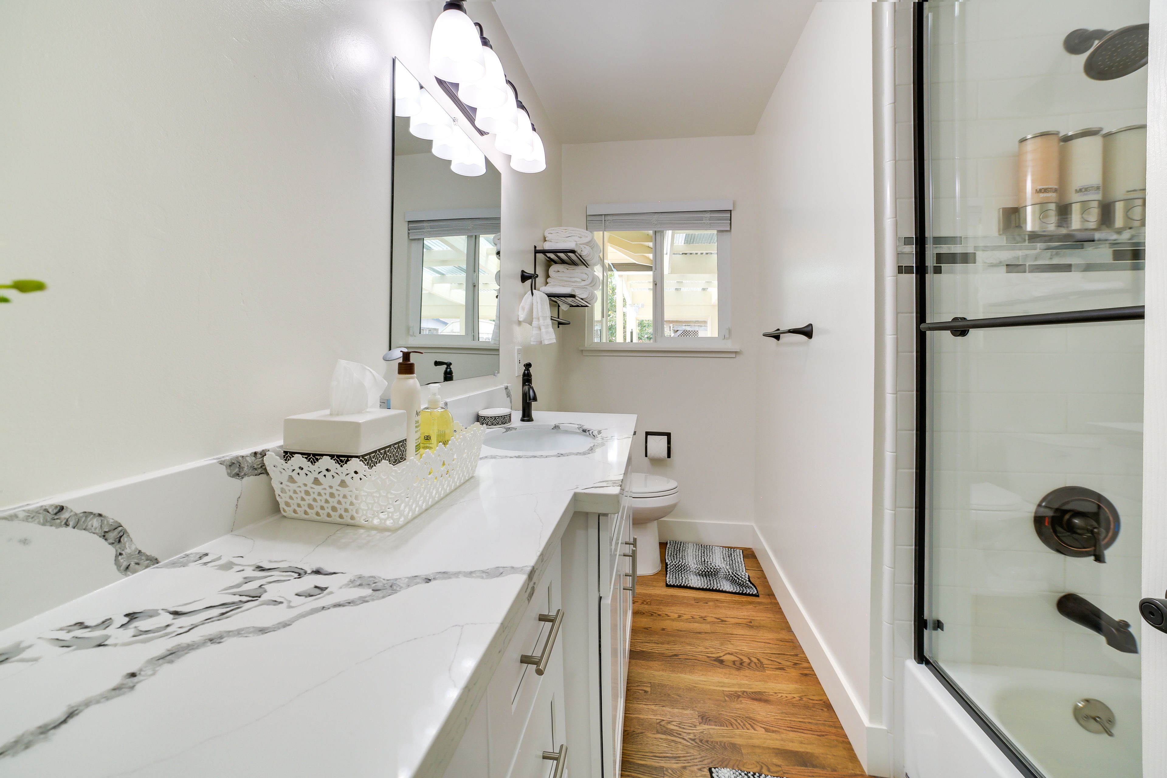 Full Bathroom | Towels Provided | Hair Dryer