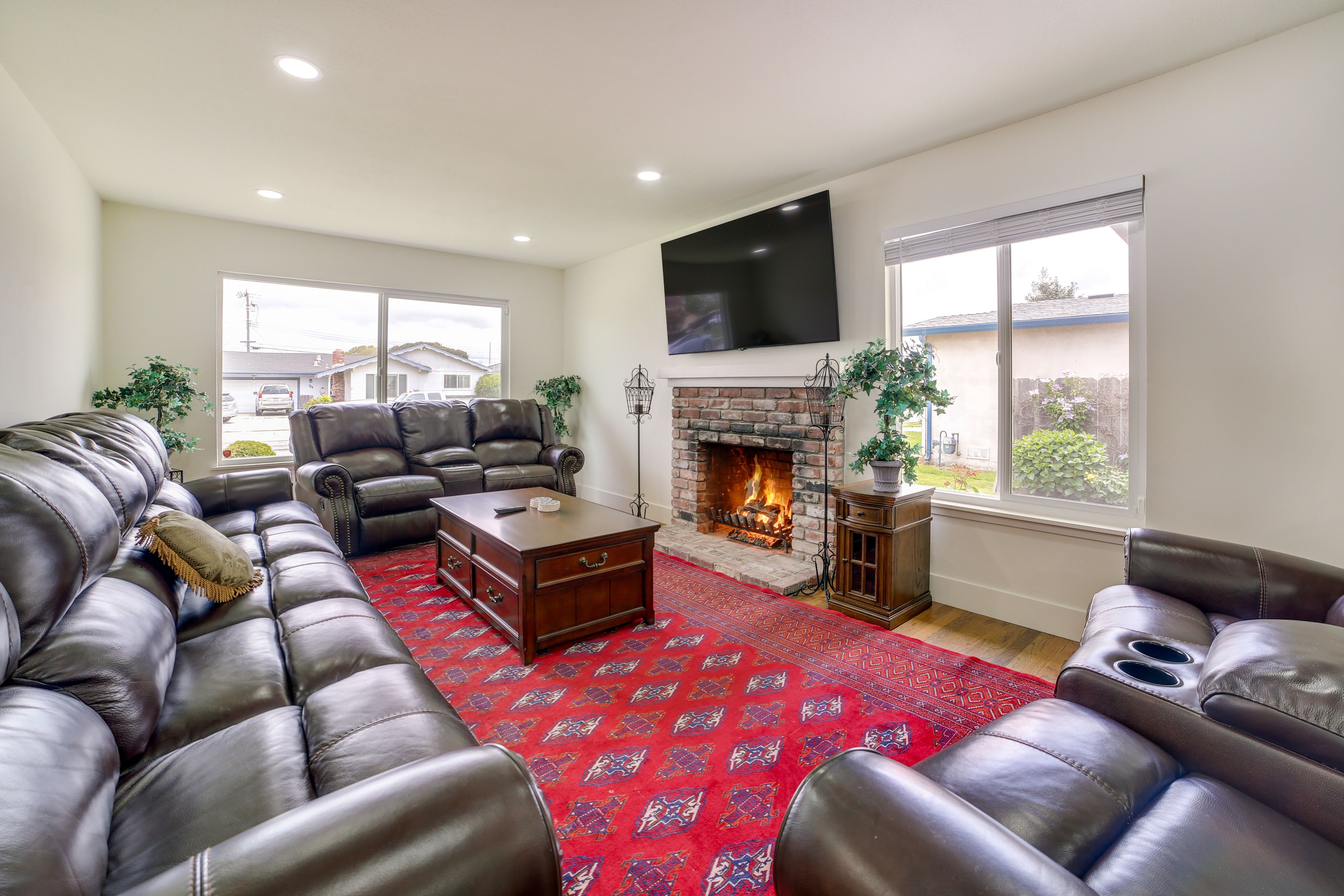 Living Room | Smart TV | Free WiFi