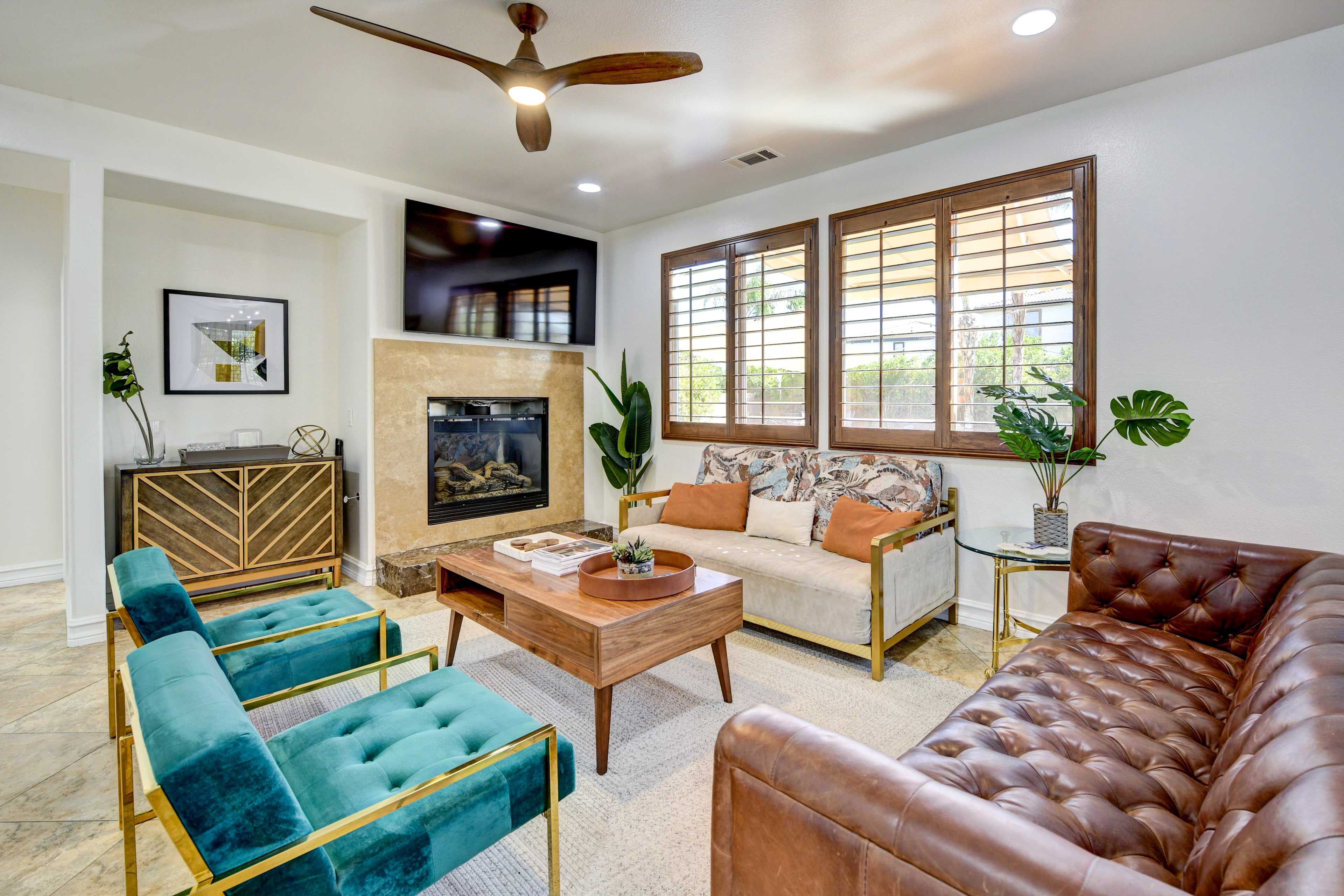 Living Room | Gas Fireplace | Smart TV