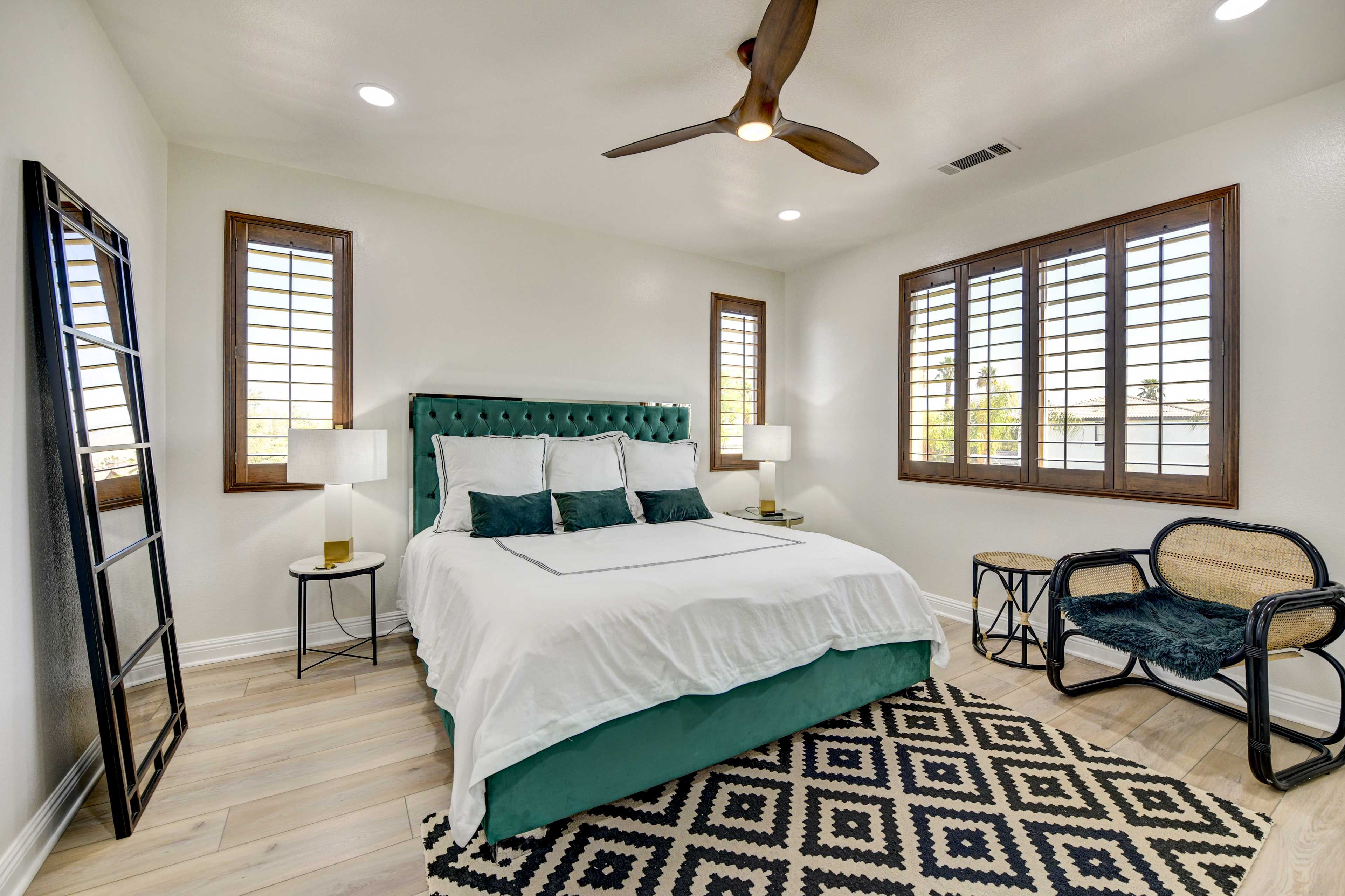 Bedroom 1 | 1st Floor | Queen Bed | Linens Provided | Smart TV