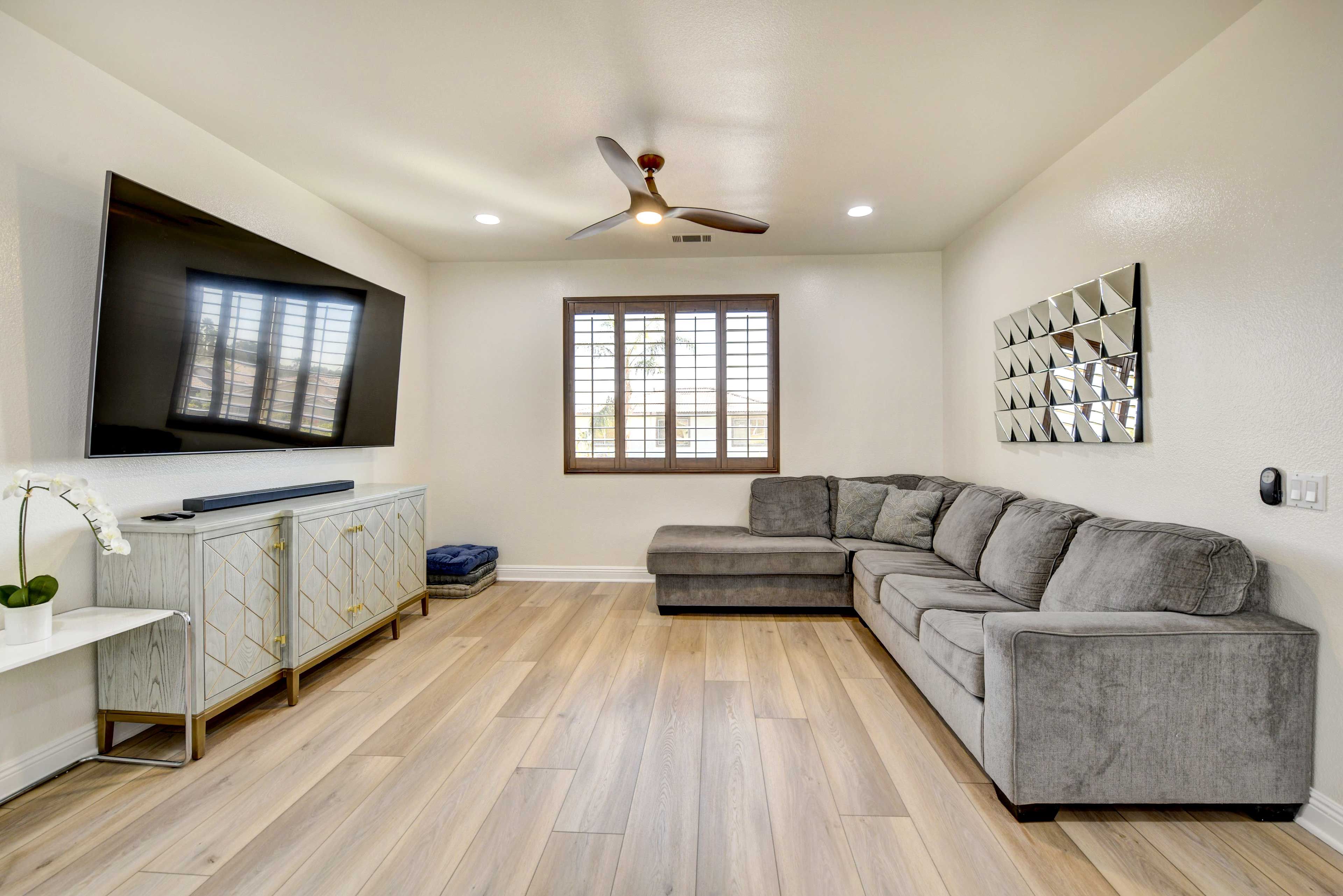 Additional Living Space | 2nd Floor | Smart TV