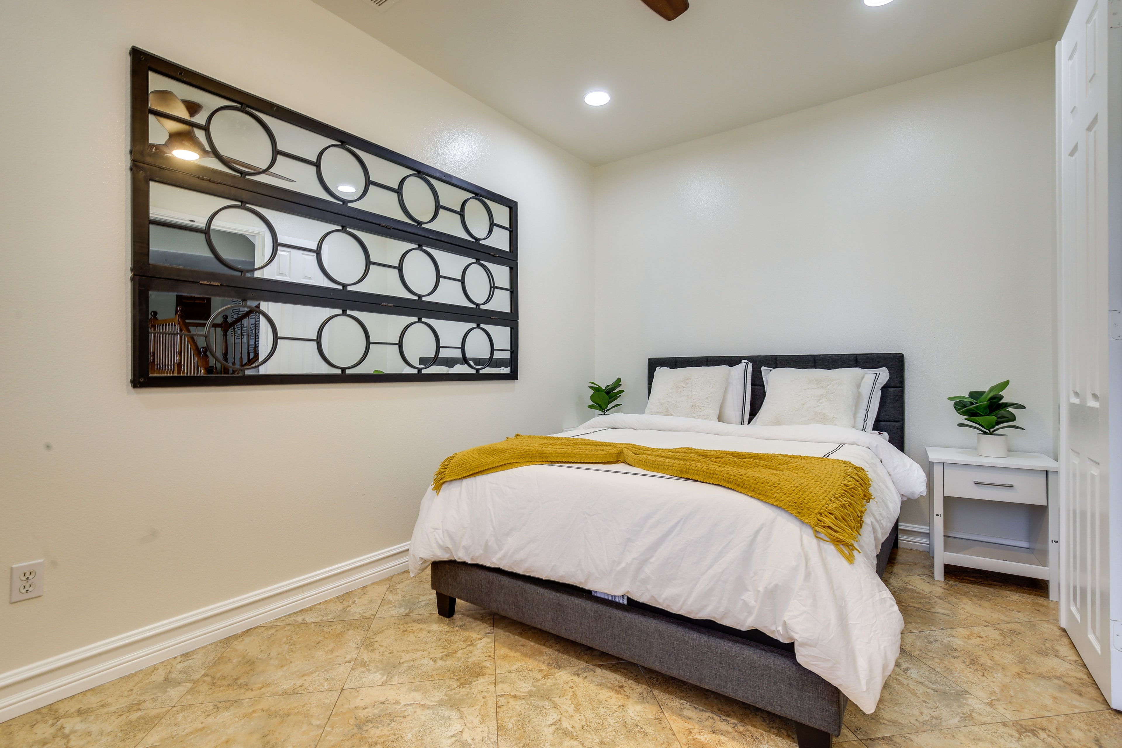 Bedroom 6 | Queen Bed