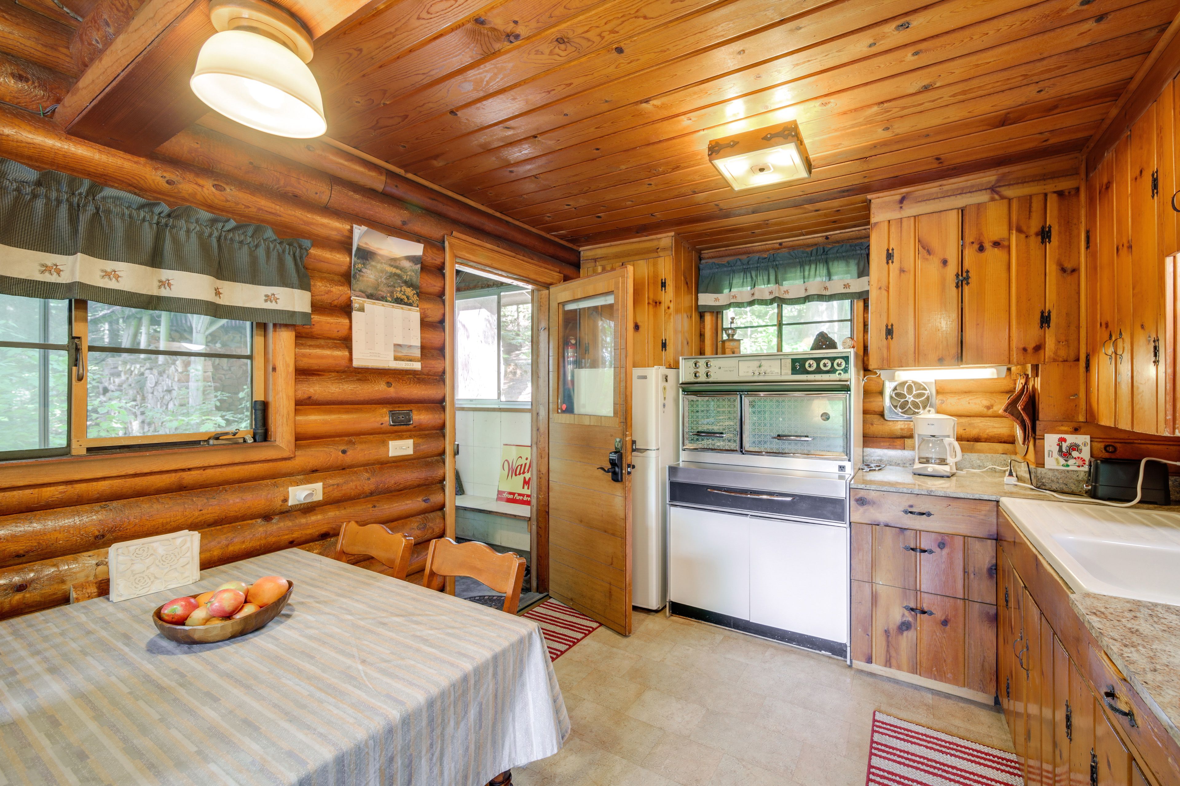 Kitchen | Cooking Basics | Coffee Maker | Paper Towels/Trash Bags Provided