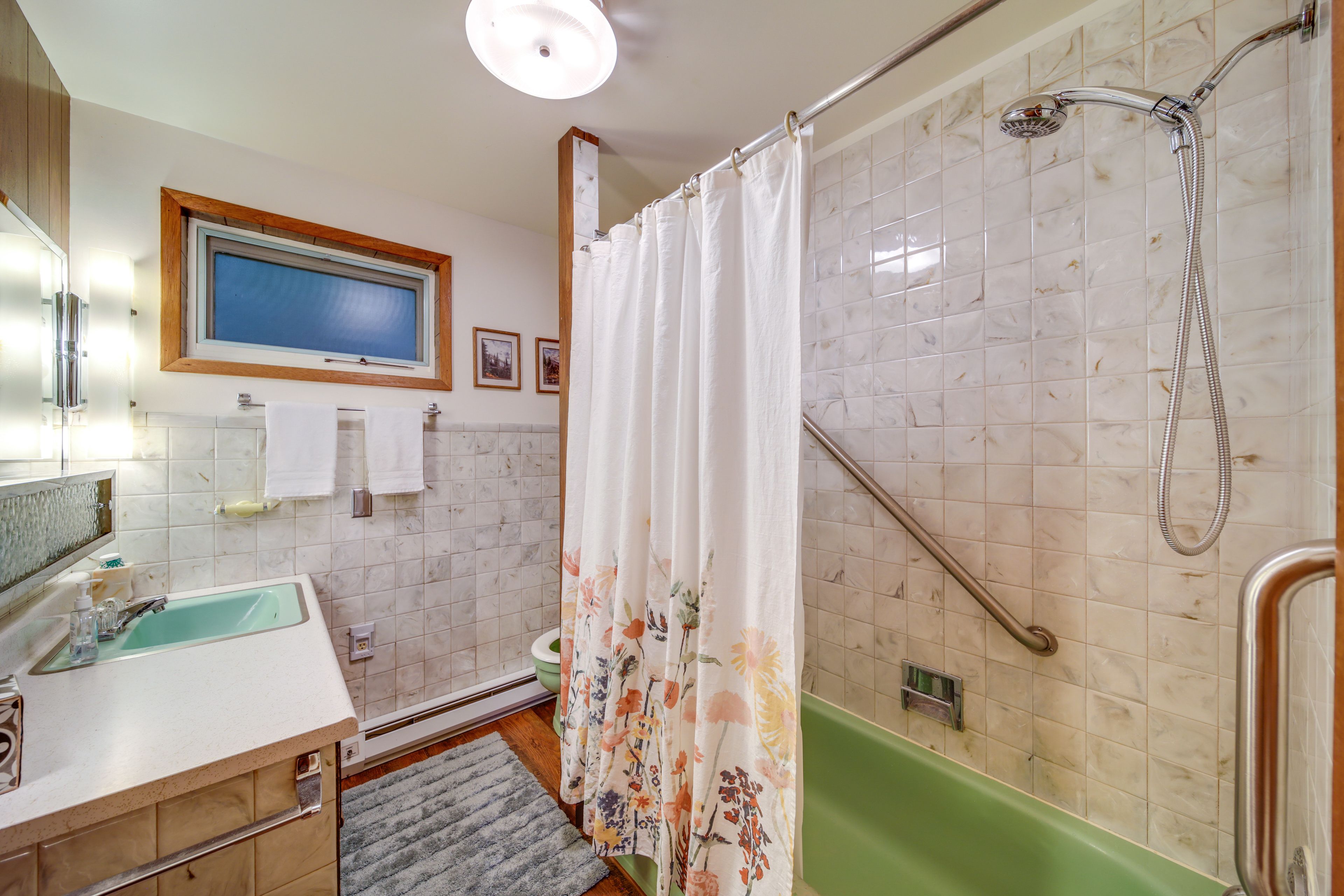 Full Bathroom