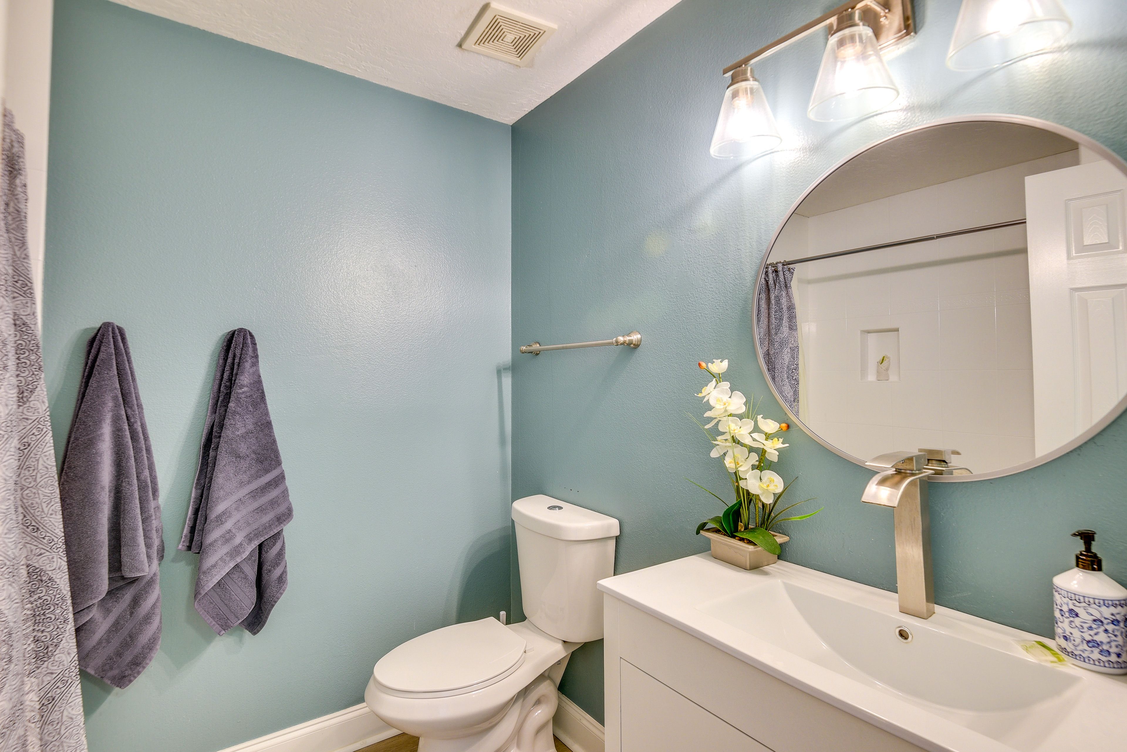 Full Bathroom | 2nd Floor