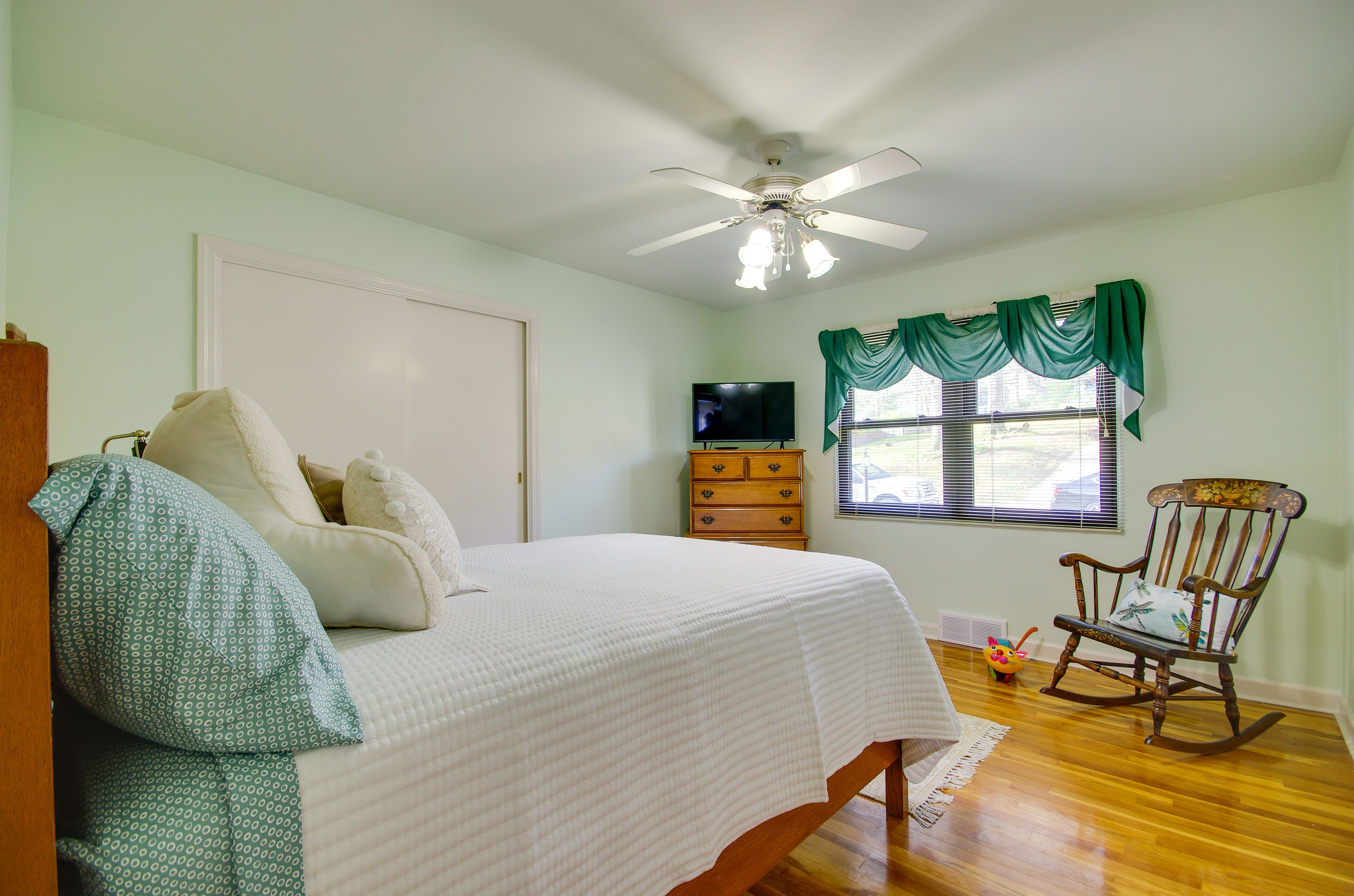 Bedroom 3 | Full Bed | Smart TV
