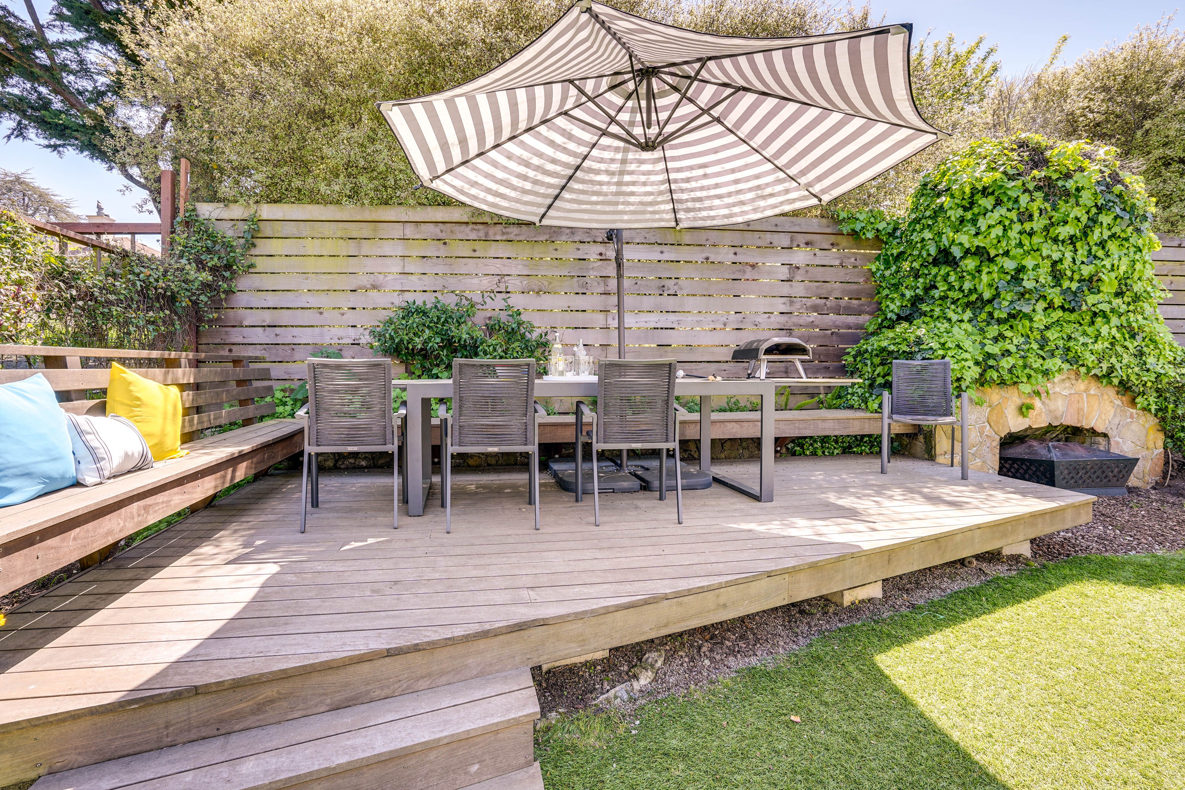 Backyard | Sitting Area | Dining Area | Ooni Pizza Oven | Fireplace