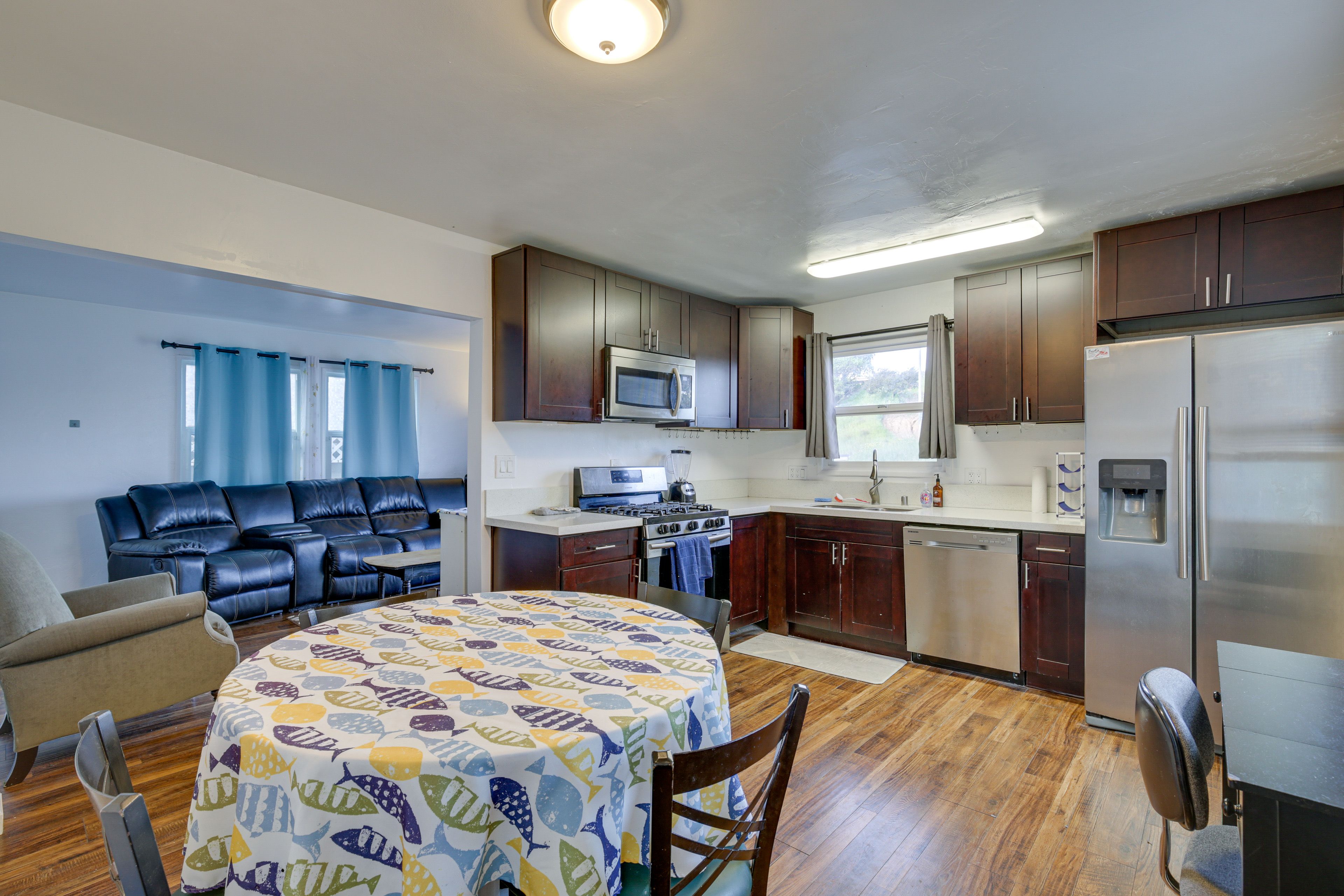 Dining Area | Dishware & Flatware