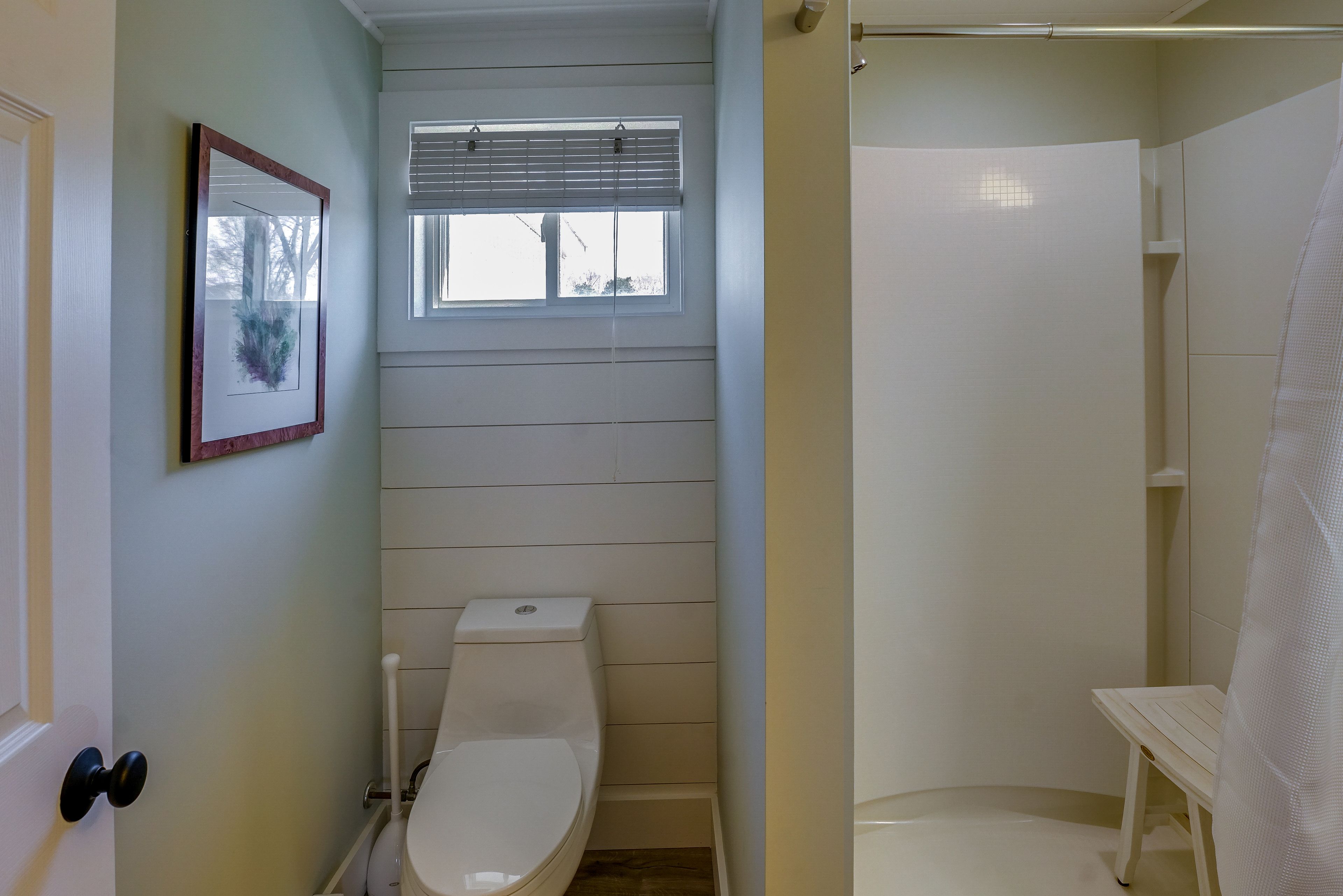 Full Bathroom | Towels Provided
