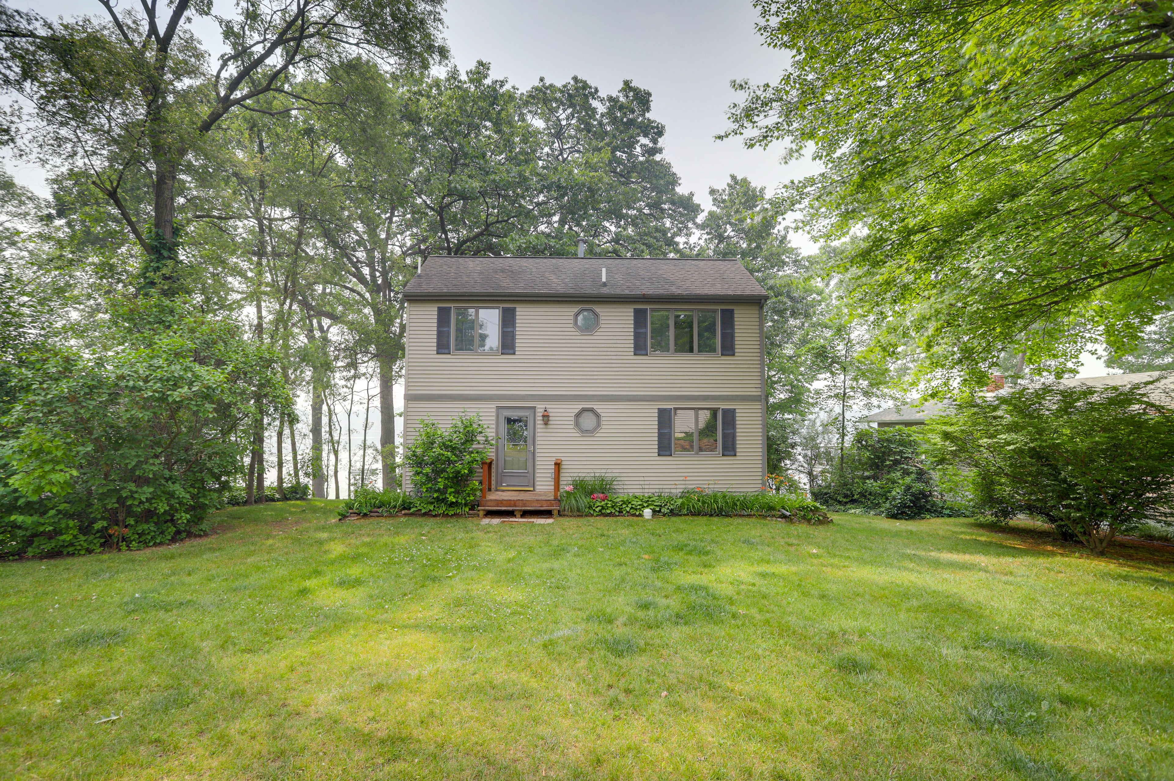 Property Exterior | Driveway (4 Vehicles)