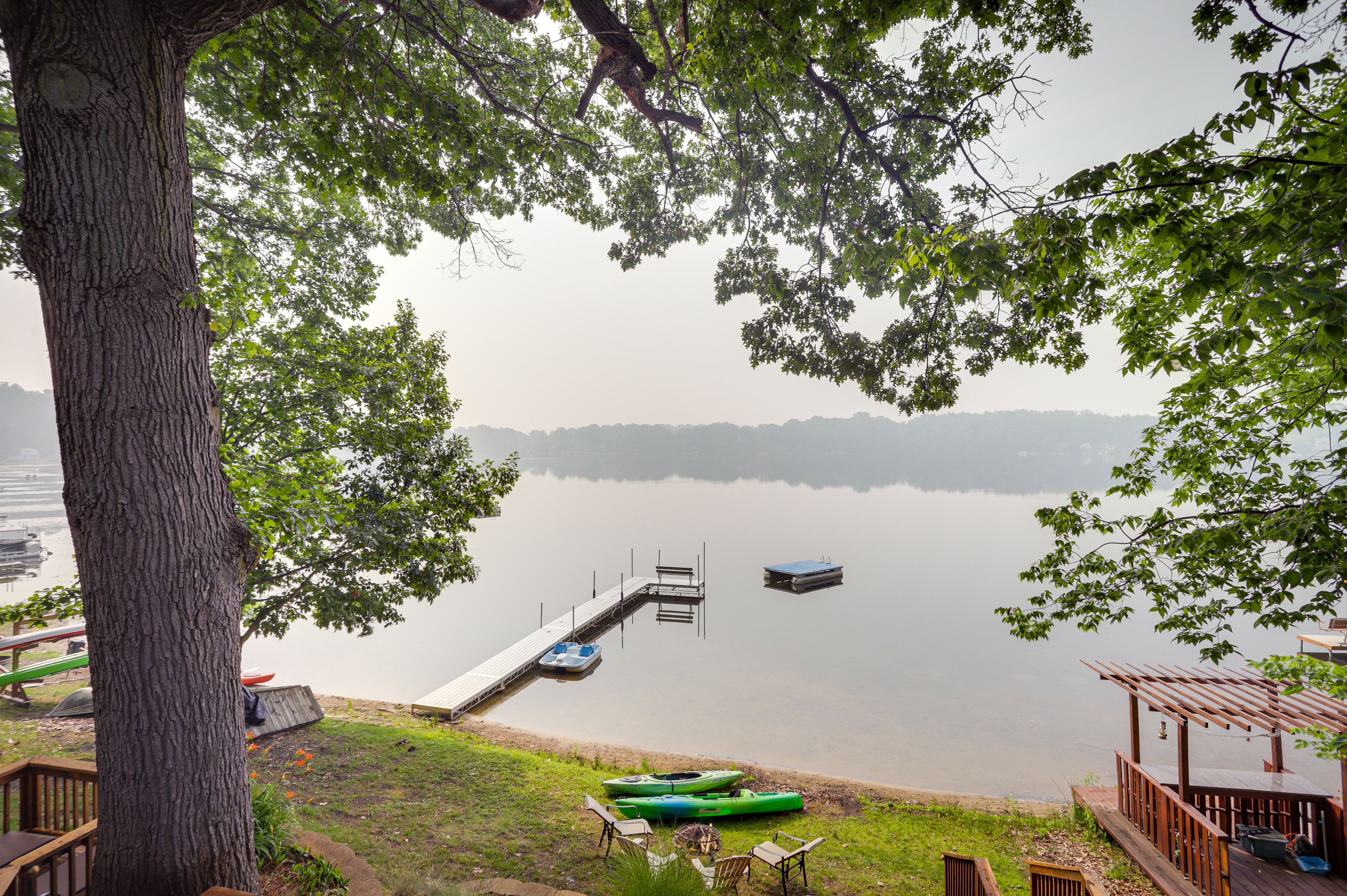 Backyard | Private Pier | Floating Dock | 2 Kayaks | Paddle Boat