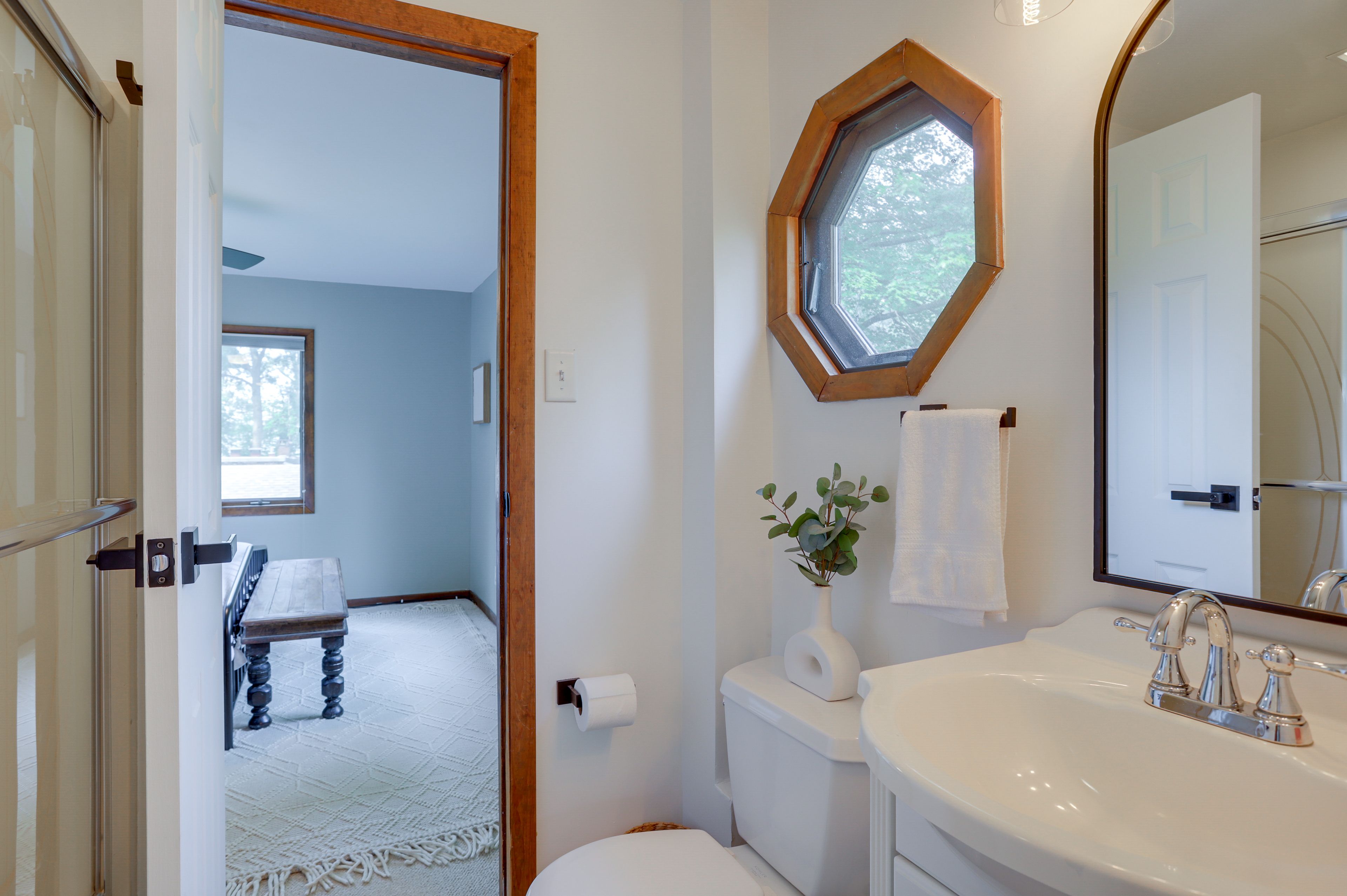 Jack & Jill Bathroom | 2nd Floor