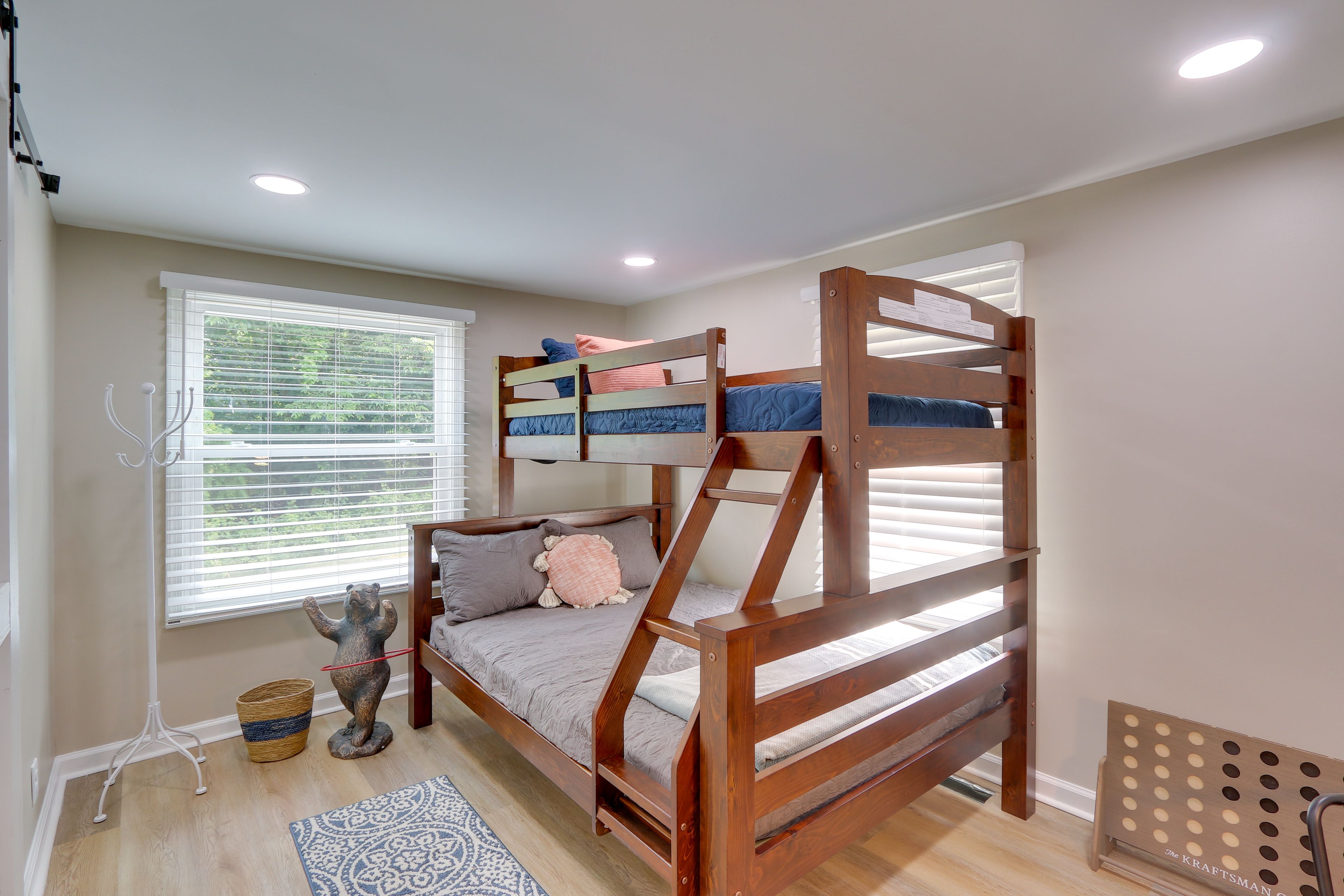 Bedroom 3 | Twin/Full Bunk Bed